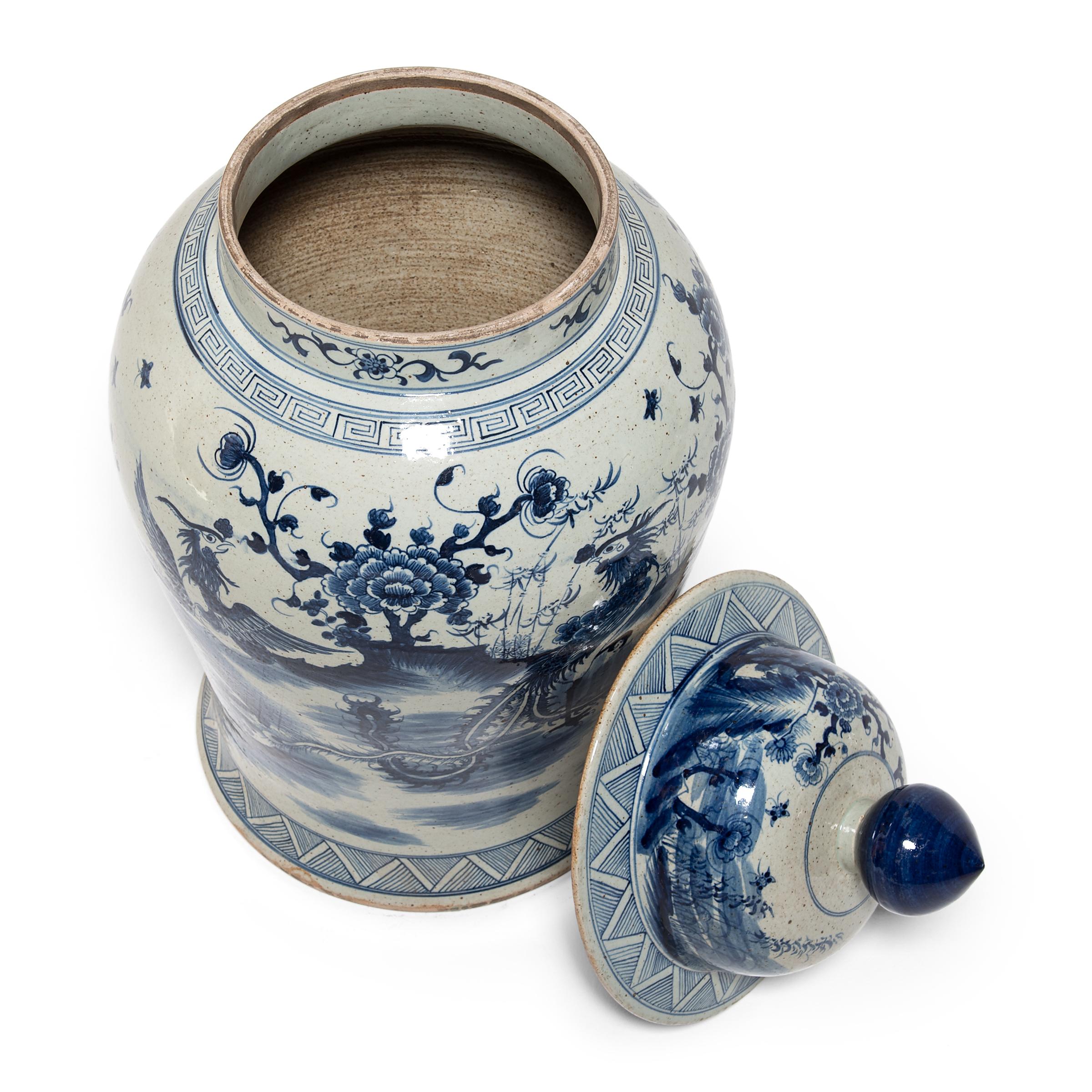 Chinese Blue and White Phoenix Ginger Jar In Good Condition For Sale In Chicago, IL