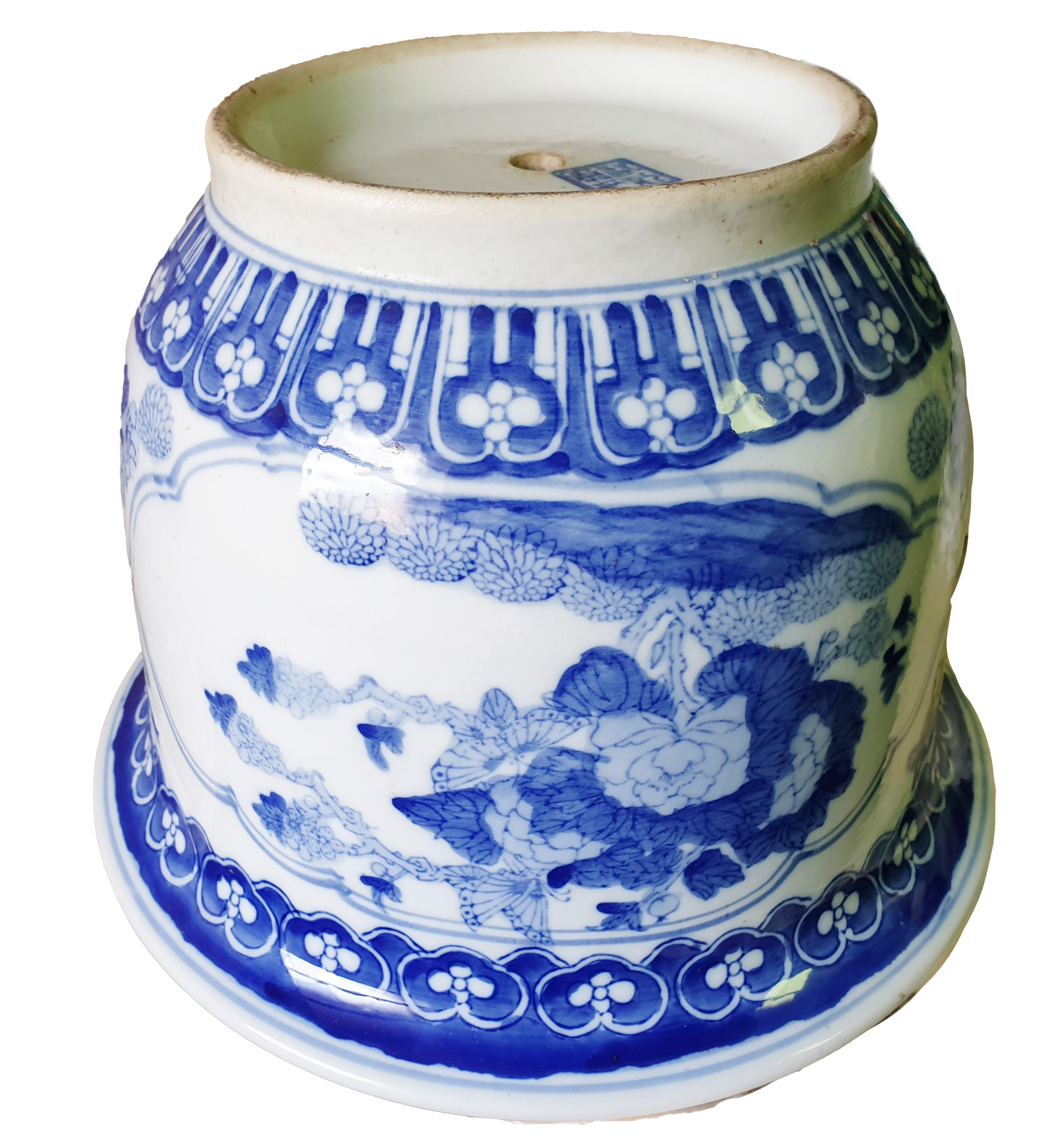 Oriental Chinese Blue and White Planter Porcelain 19th Century Qing Dynasty For Sale 5