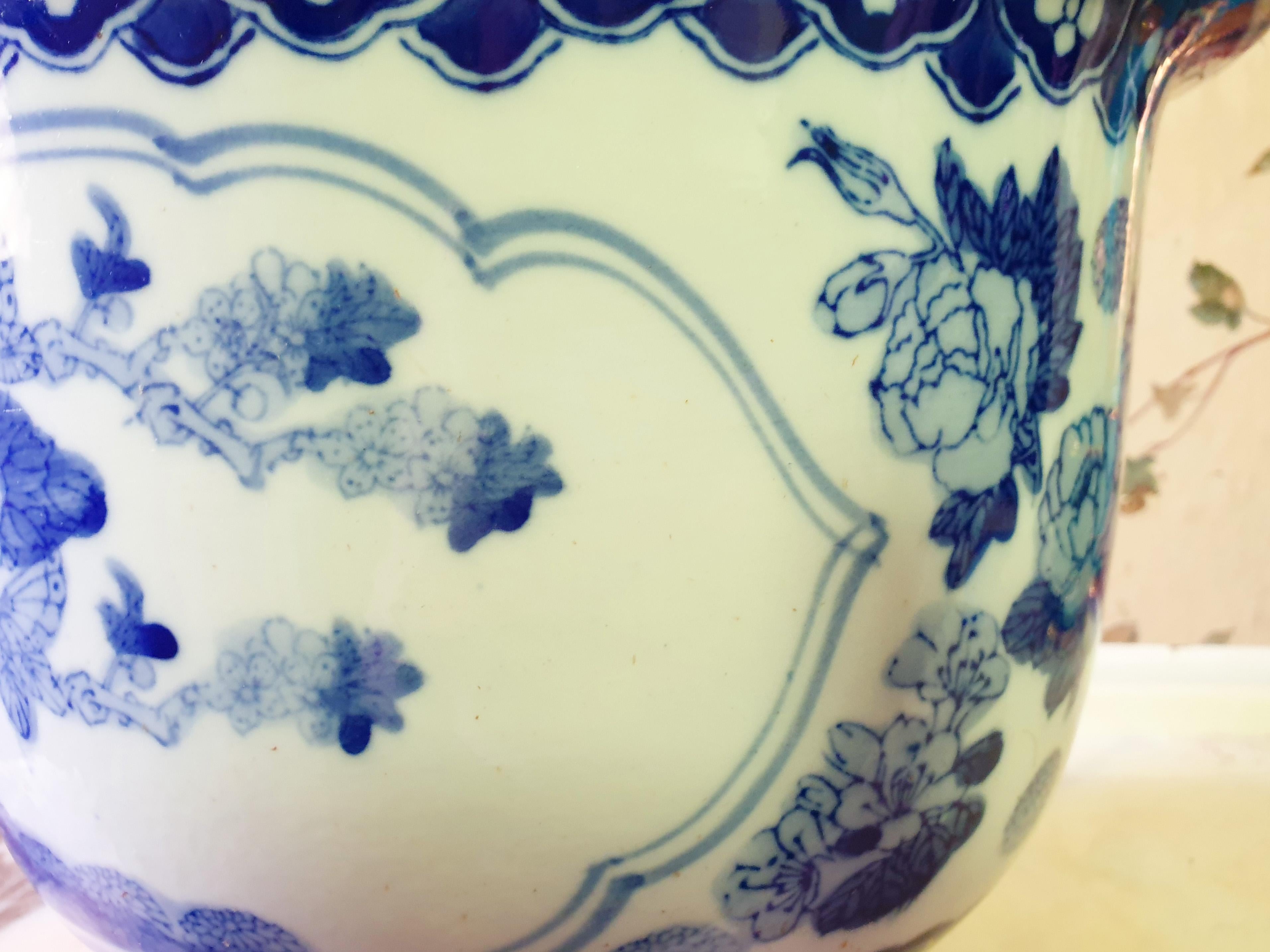 Oriental Chinese Blue and White Planter Porcelain 19th Century Qing Dynasty For Sale 1