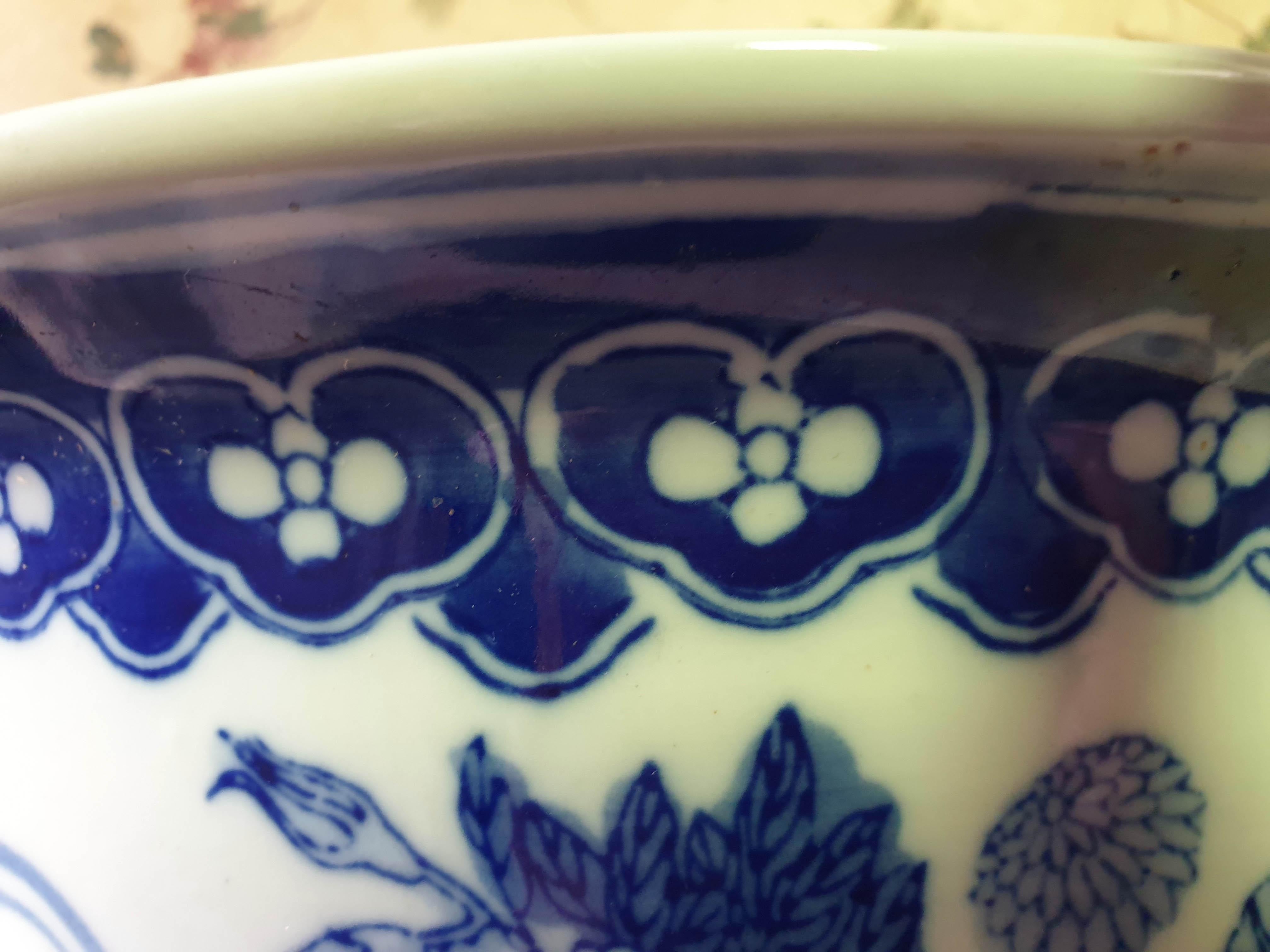 Oriental Chinese Blue and White Planter Porcelain 19th Century Qing Dynasty For Sale 2