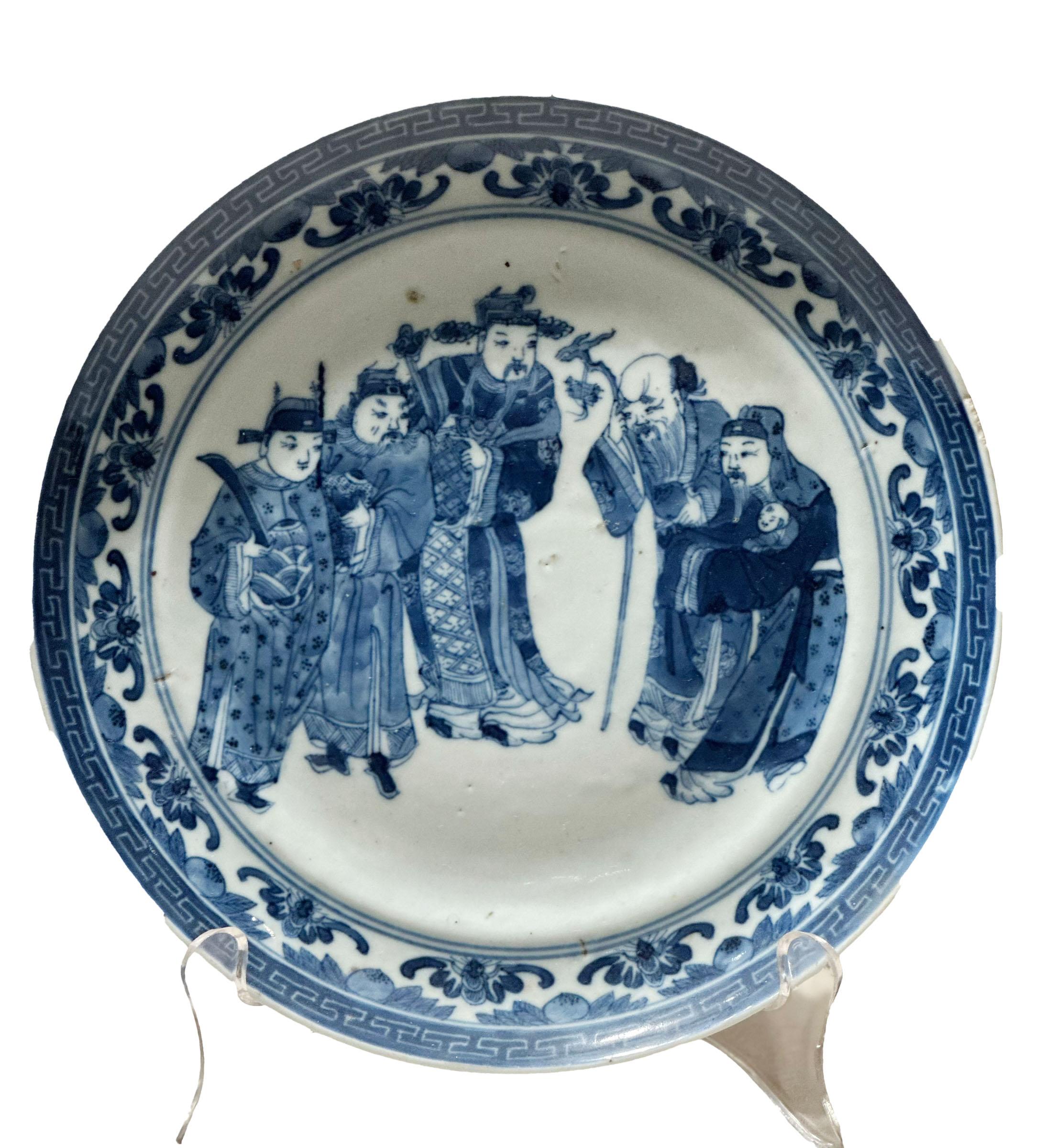 Early 19th Century Chinese Blue and White Plate With Noble Men For Sale