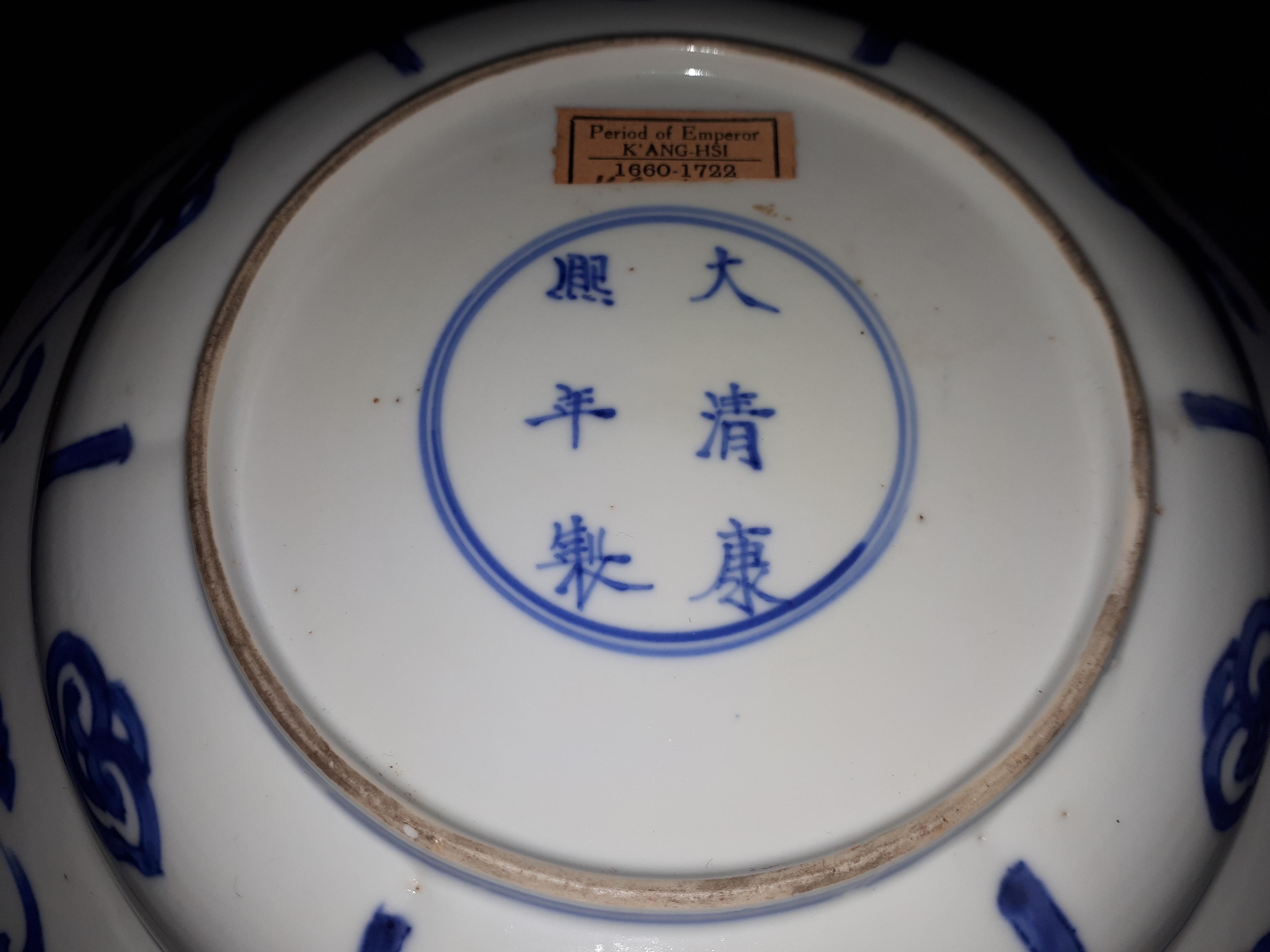 Chinesische blau-weiße Tafeln mit Kriegern verziert, China Kangxi-Periode im Angebot 5