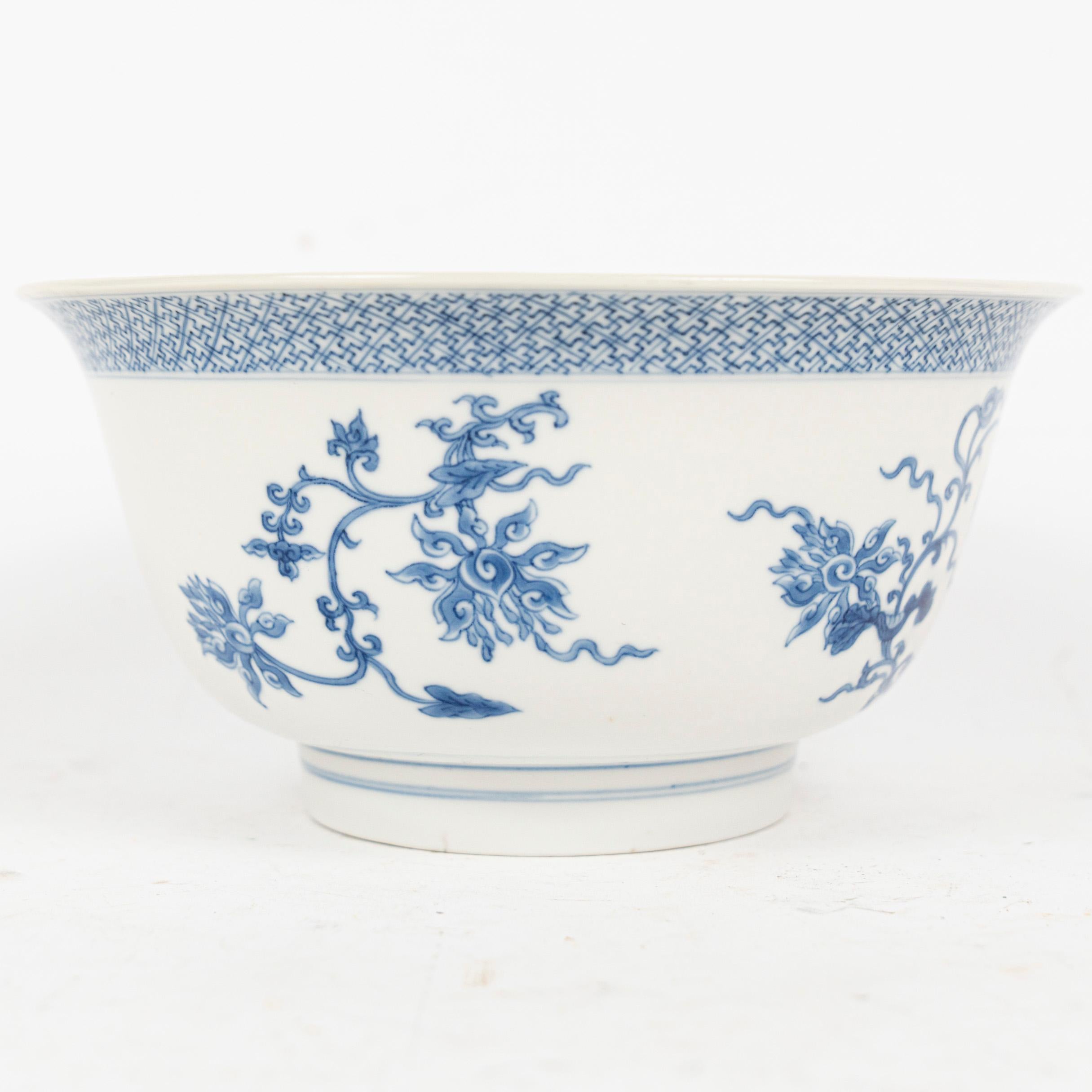 Cuenco chino de porcelana azul y blanca con la marca Chenghua Ming en venta