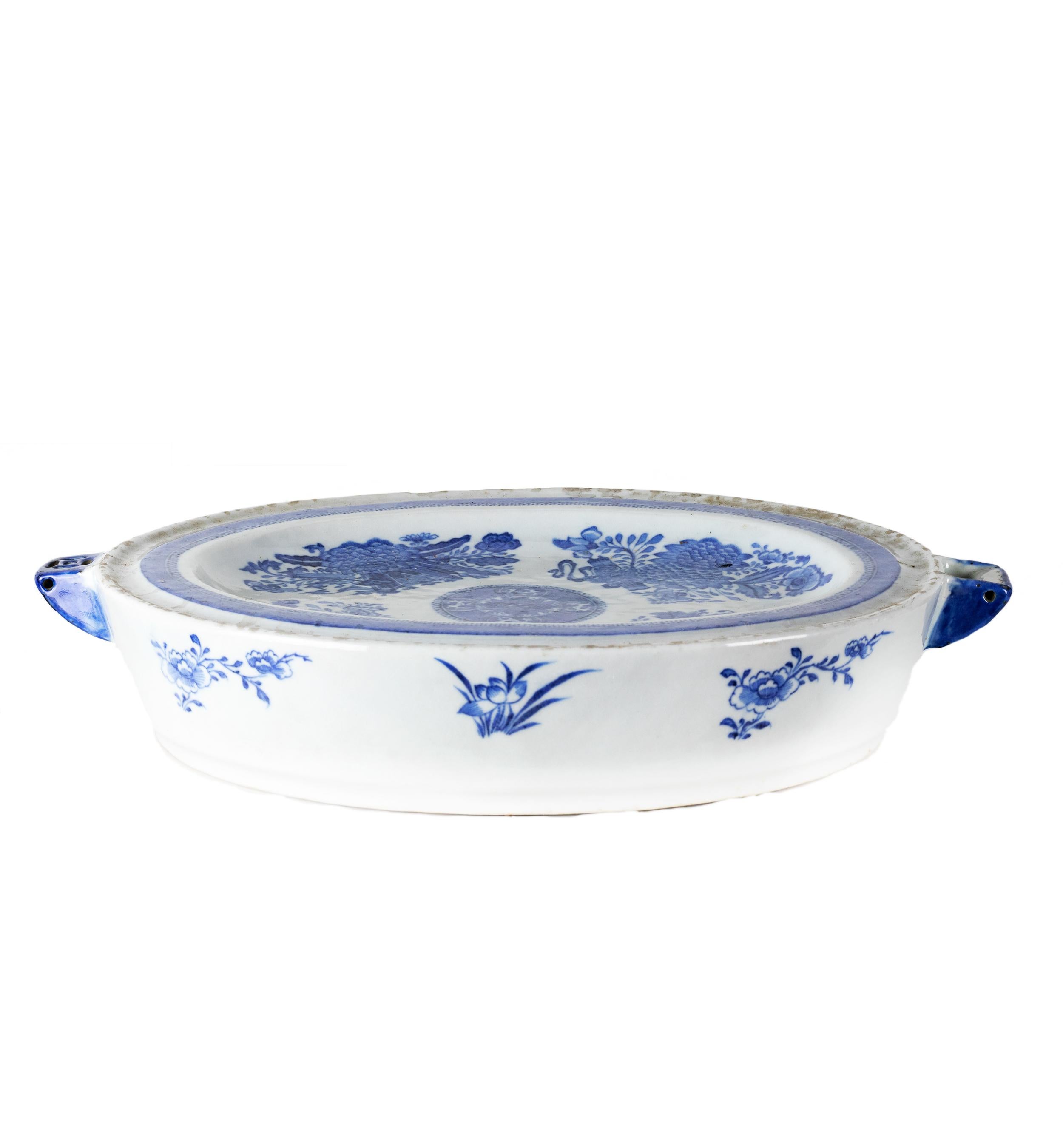 Plato chino de porcelana azul y blanca con tapa para servir agua caliente, hacia 1800 en Bueno estado para la venta en Lisbon, PT