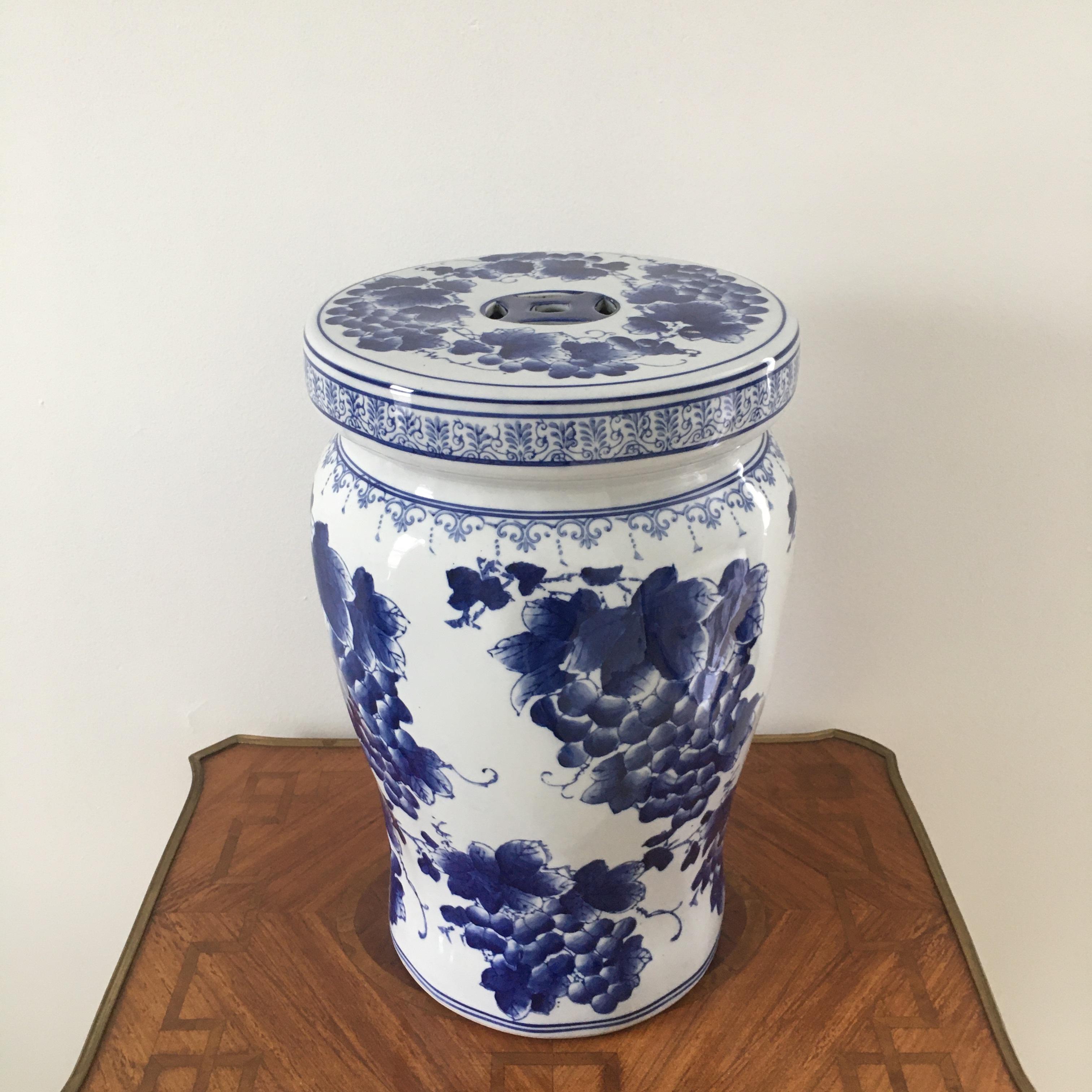 Late 20th Century Chinese Blue and White Porcelain Garden Stand For Sale