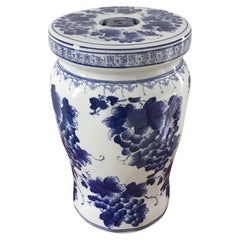 Chinesischer Gartenstnder aus blauem und weiem Porzellan