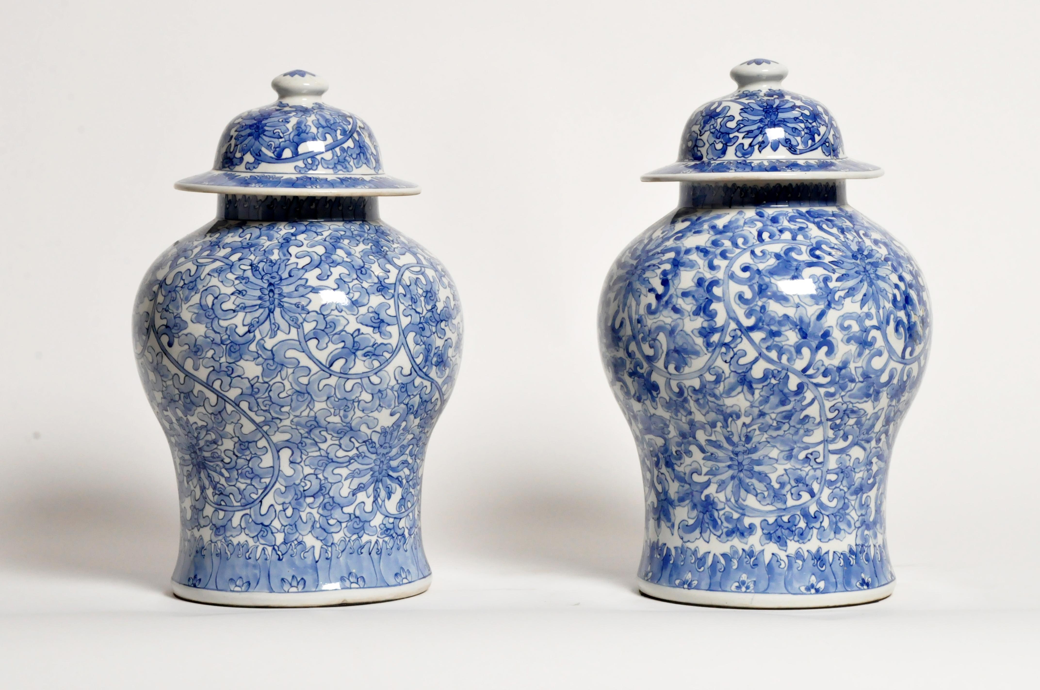 Chinese Blue and White Porcelain Jar with Lid 14
