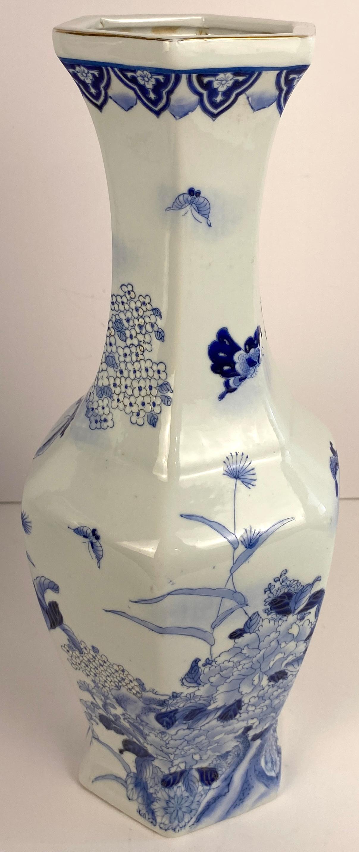 Chinesisches Blau-Weiß-Porzellan Jingdezhen-Landschaftsvasen im Angebot 4