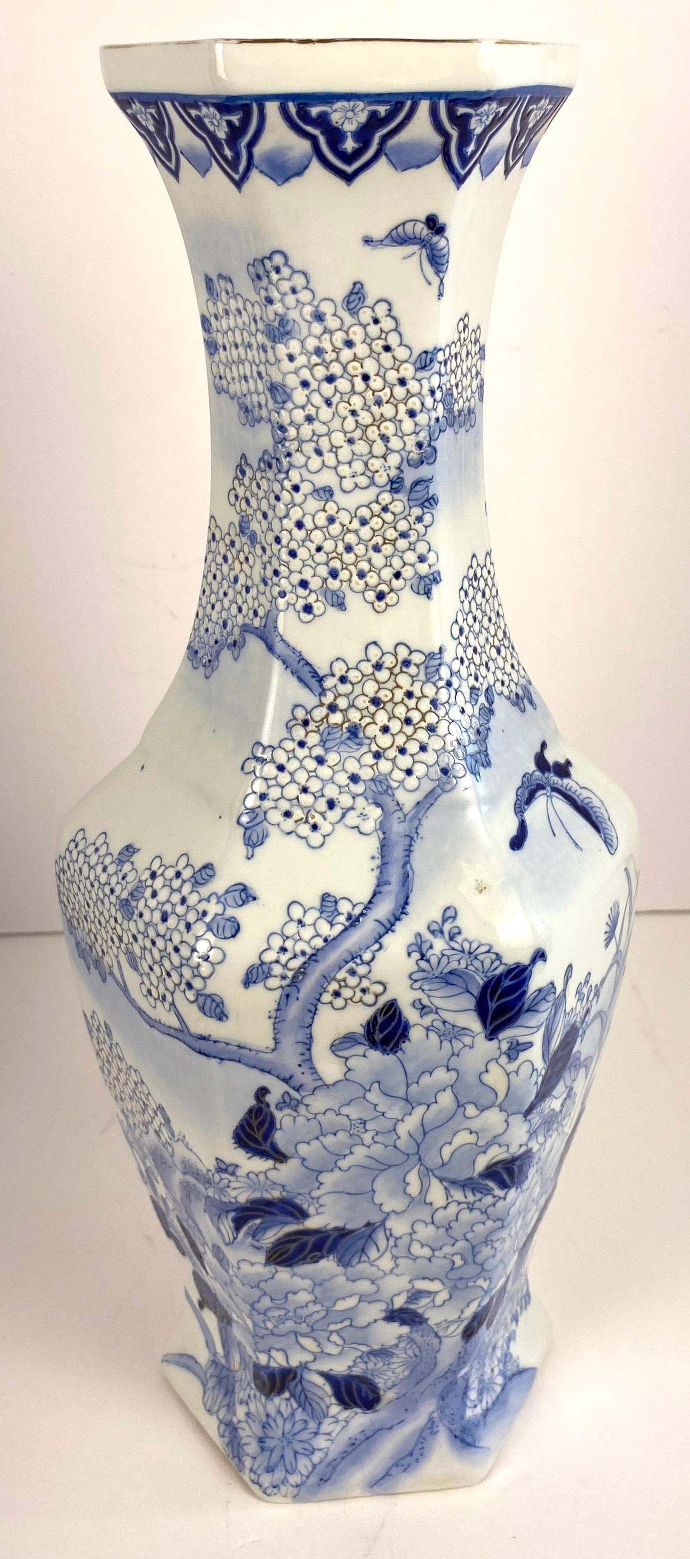 Chinesisches Blau-Weiß-Porzellan Jingdezhen-Landschaftsvasen (Chinesischer Export) im Angebot