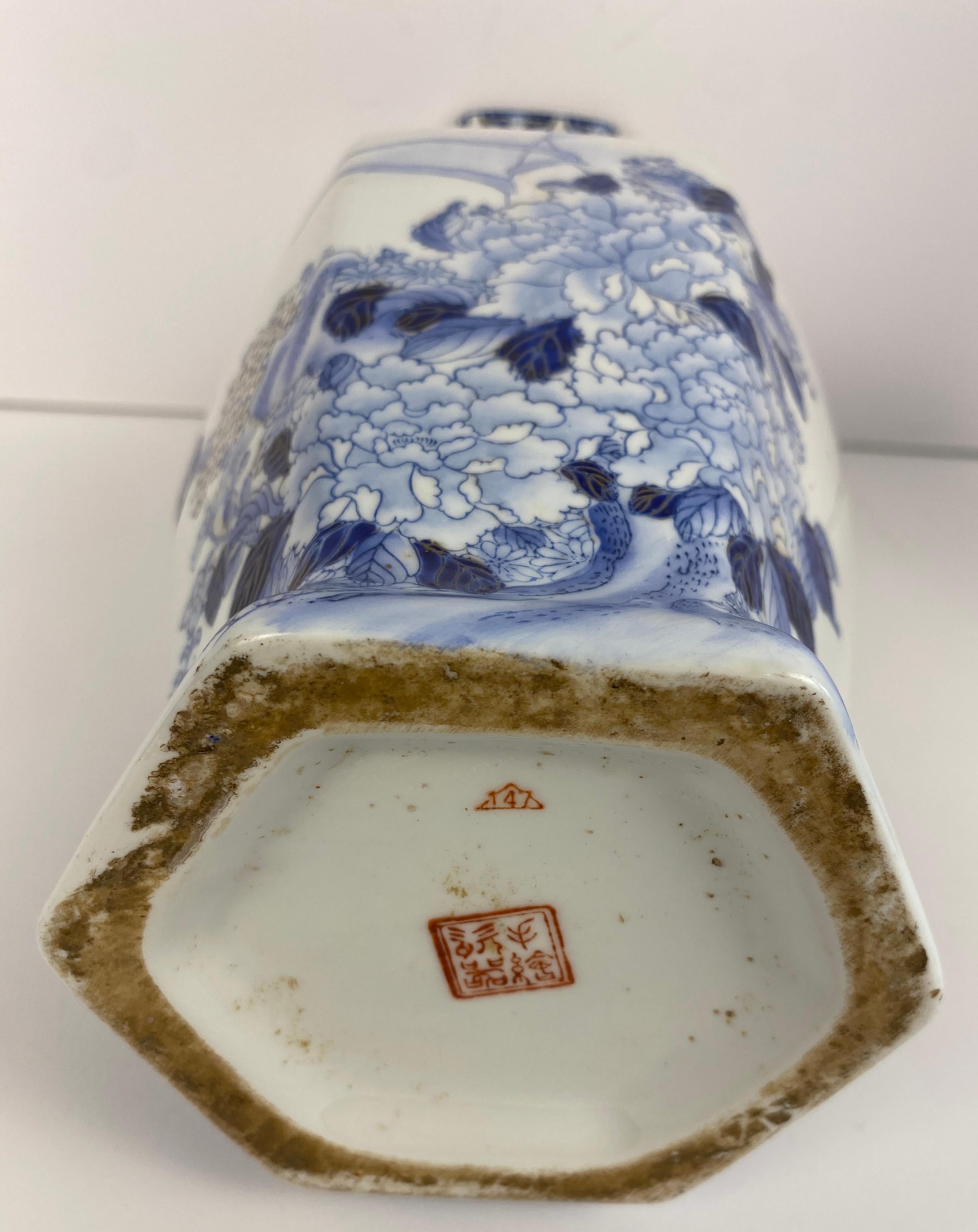 Chinesisches Blau-Weiß-Porzellan Jingdezhen-Landschaftsvasen (Handbemalt) im Angebot