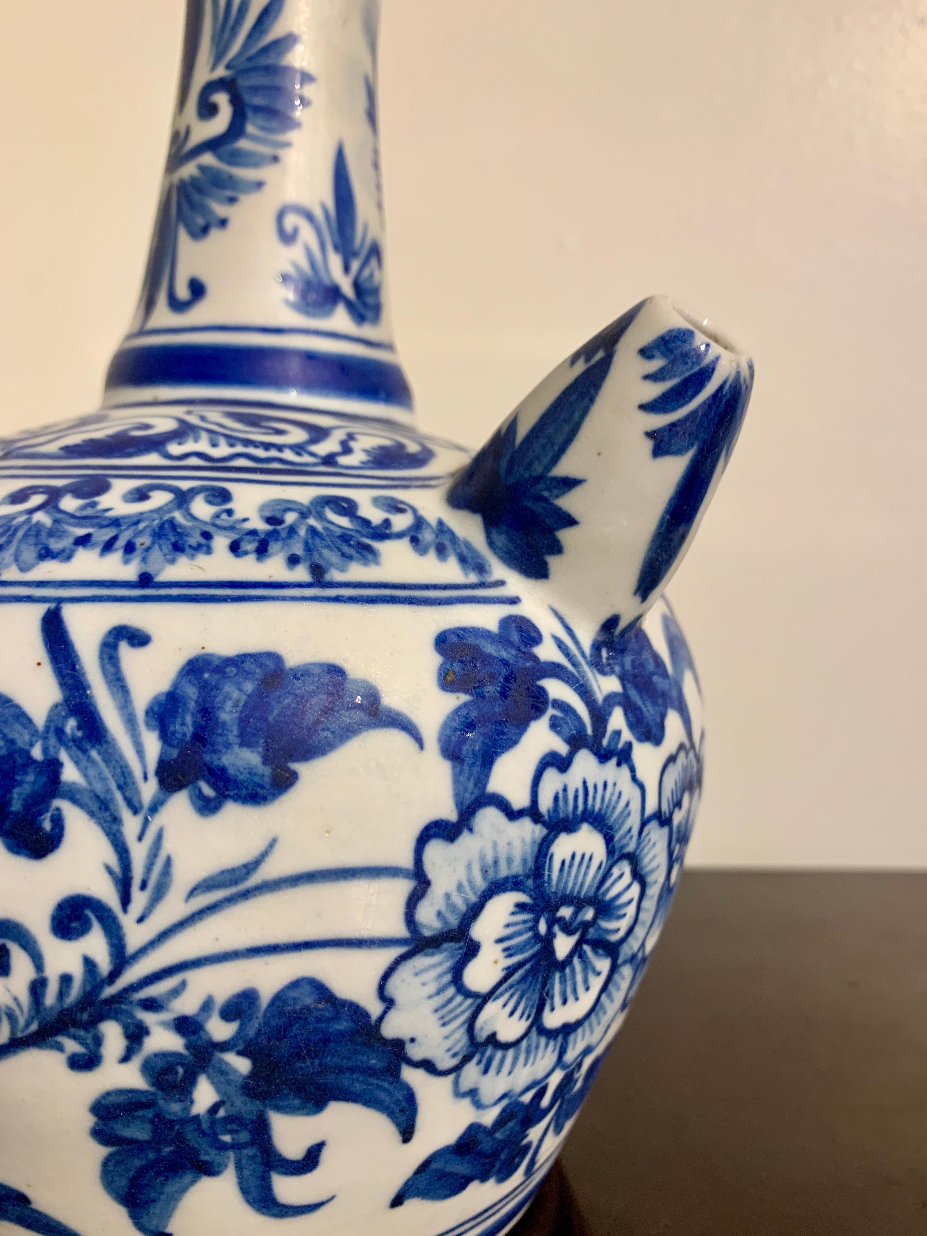 Glazed Chinese Blue and White Porcelain Kendi, Transitional Period, 17th Century, China For Sale