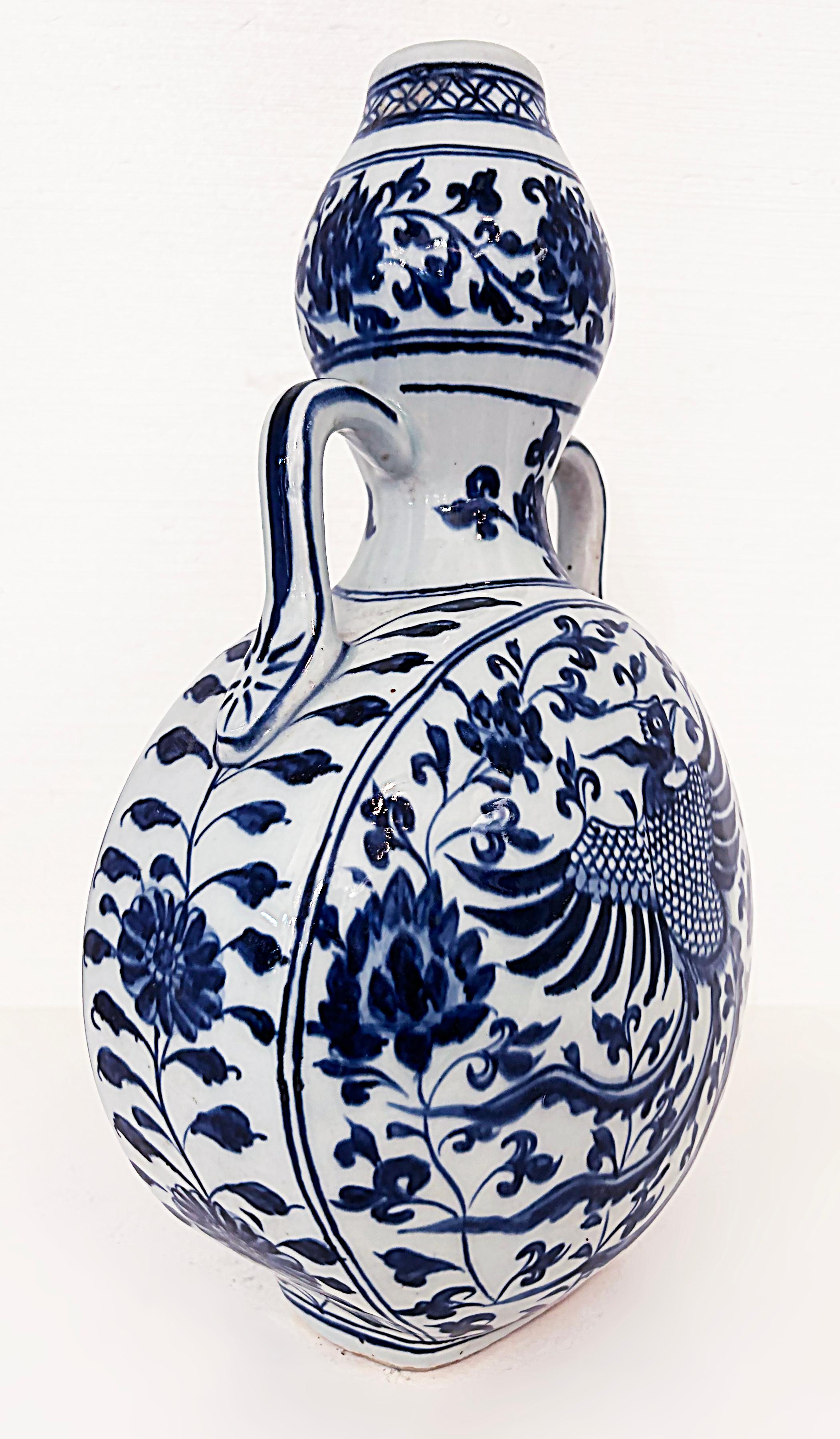 Chinese Blue and White Porcelain Phoenix Bird Vase with Handles

Offered for sale is a Chinese blue and white porcelain vase with handles. The vase is decorated with a Phoenix bird and floral details. We are offering a large collection of Chinese