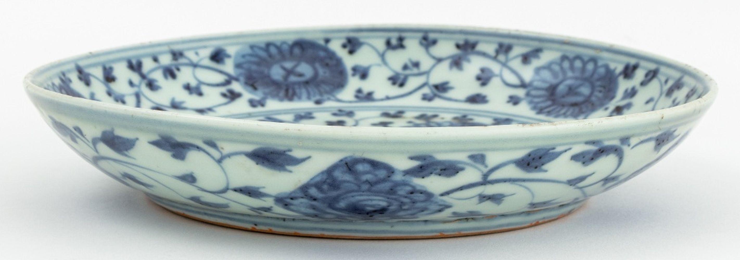 20ième siècle Bol peu profond en porcelaine chinoise bleue et blanche en vente