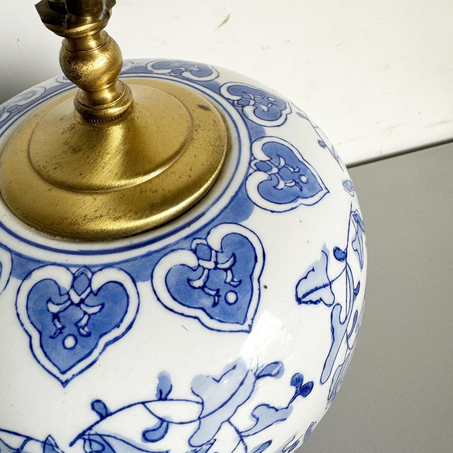 Chinoiserie Chinese Blue and White Porcelain Table Lamp