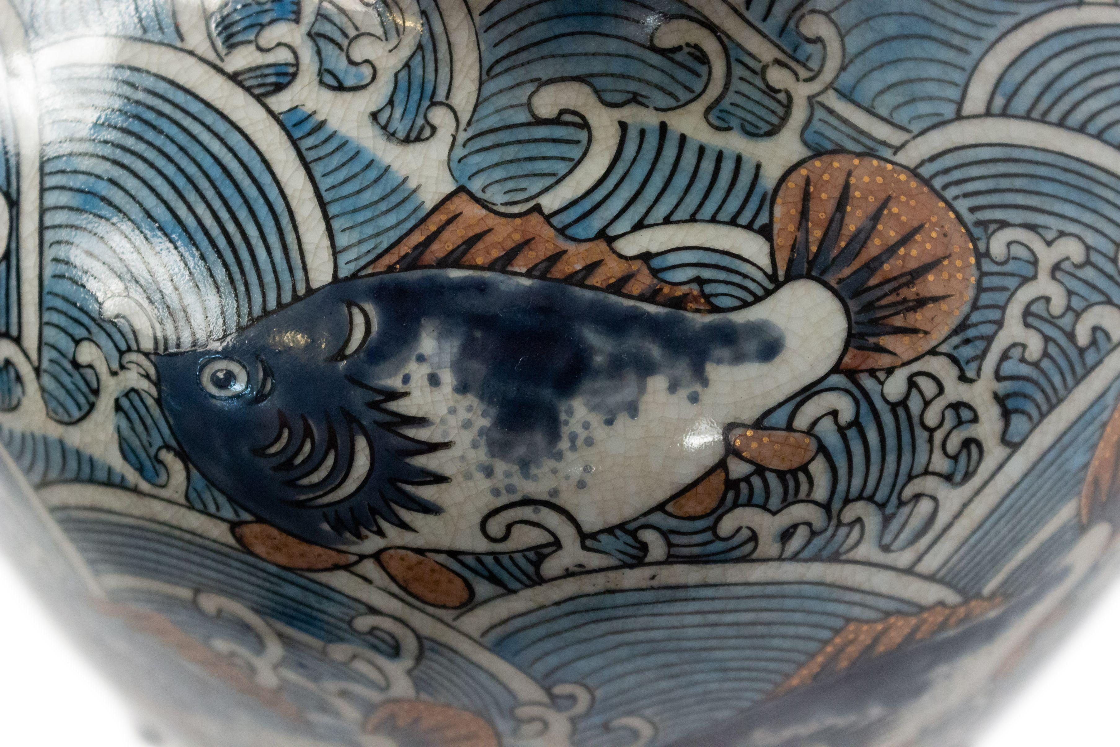 Asian Chinese style blue and white porcelain table lamp with crabs and a geometric design on a round teak base with a finial.