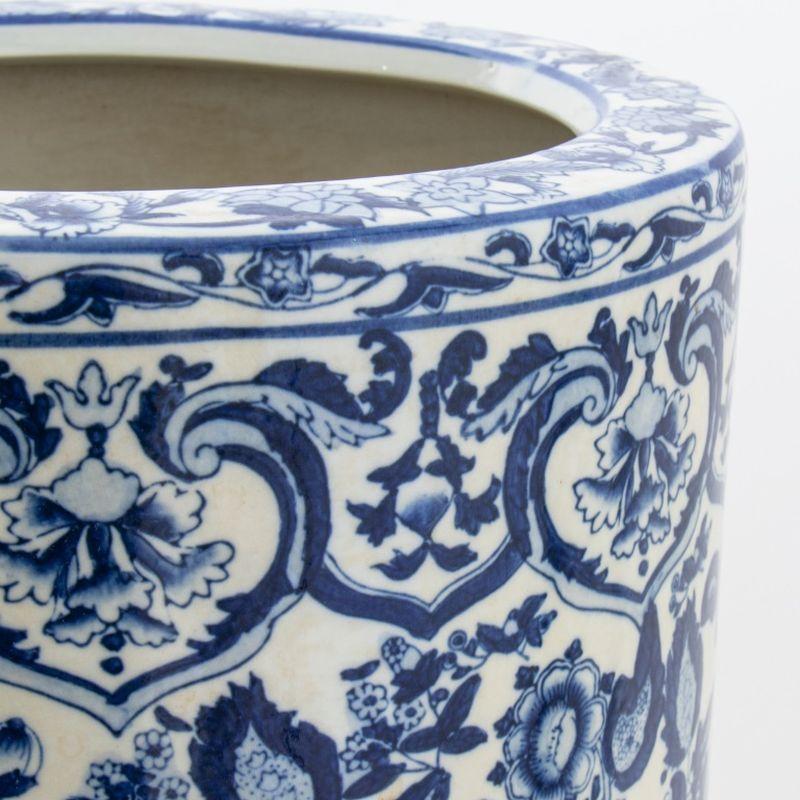 Stand de parapluie chinois en porcelaine bleue et blanche Bon état - En vente à Astoria, NY