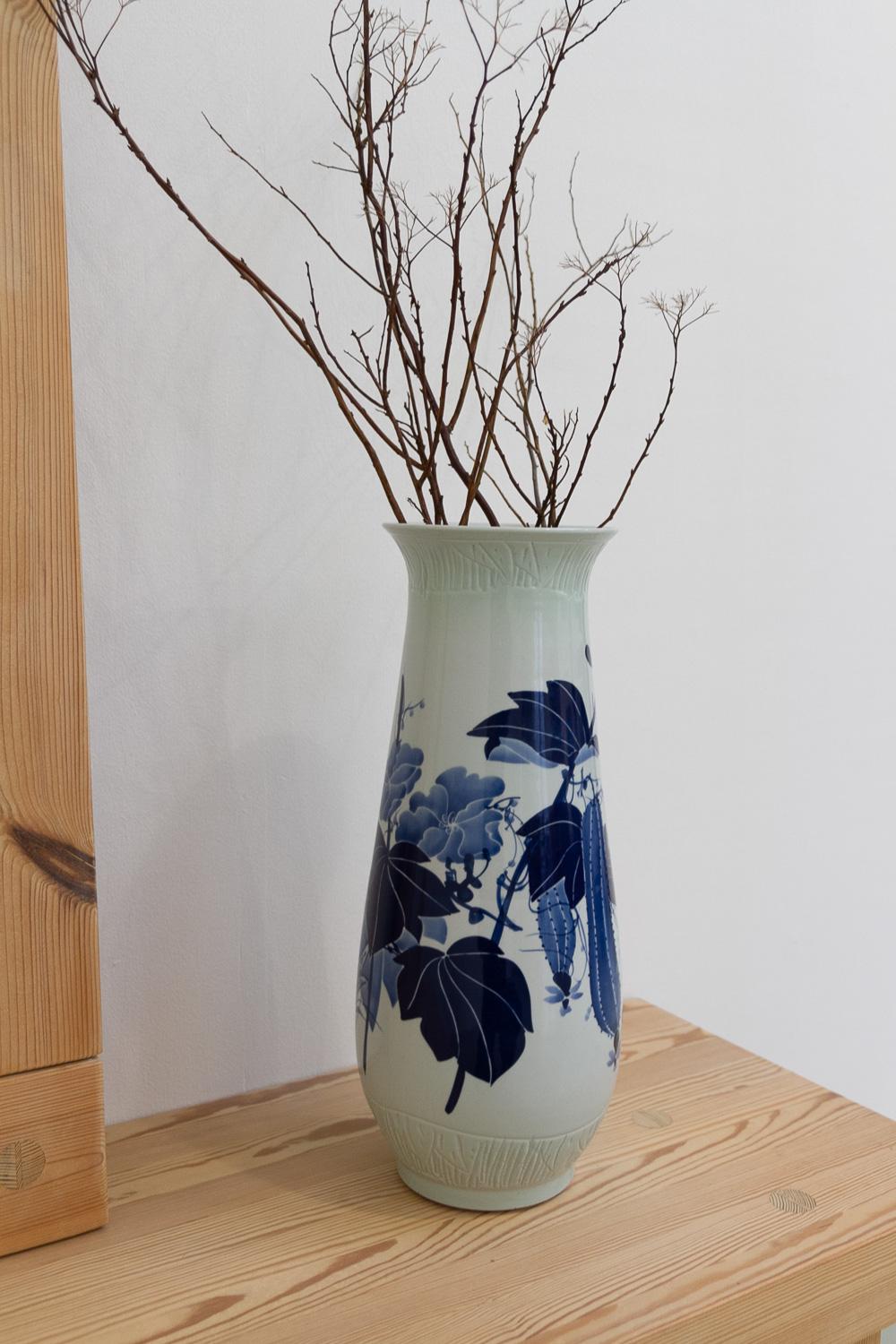 Vaso cinese in porcellana bianca e blu, anni '70. in vendita 5