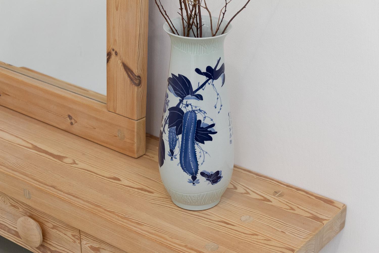 Vaso cinese in porcellana bianca e blu, anni '70. in vendita 6