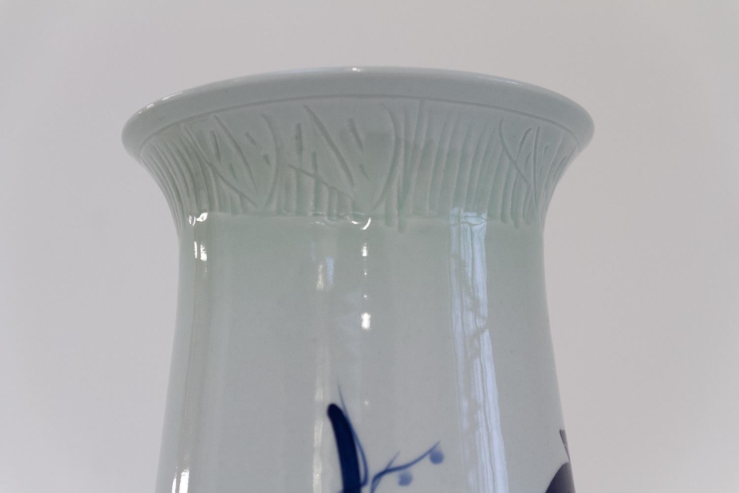 Cinese Vaso cinese in porcellana bianca e blu, anni '70. in vendita
