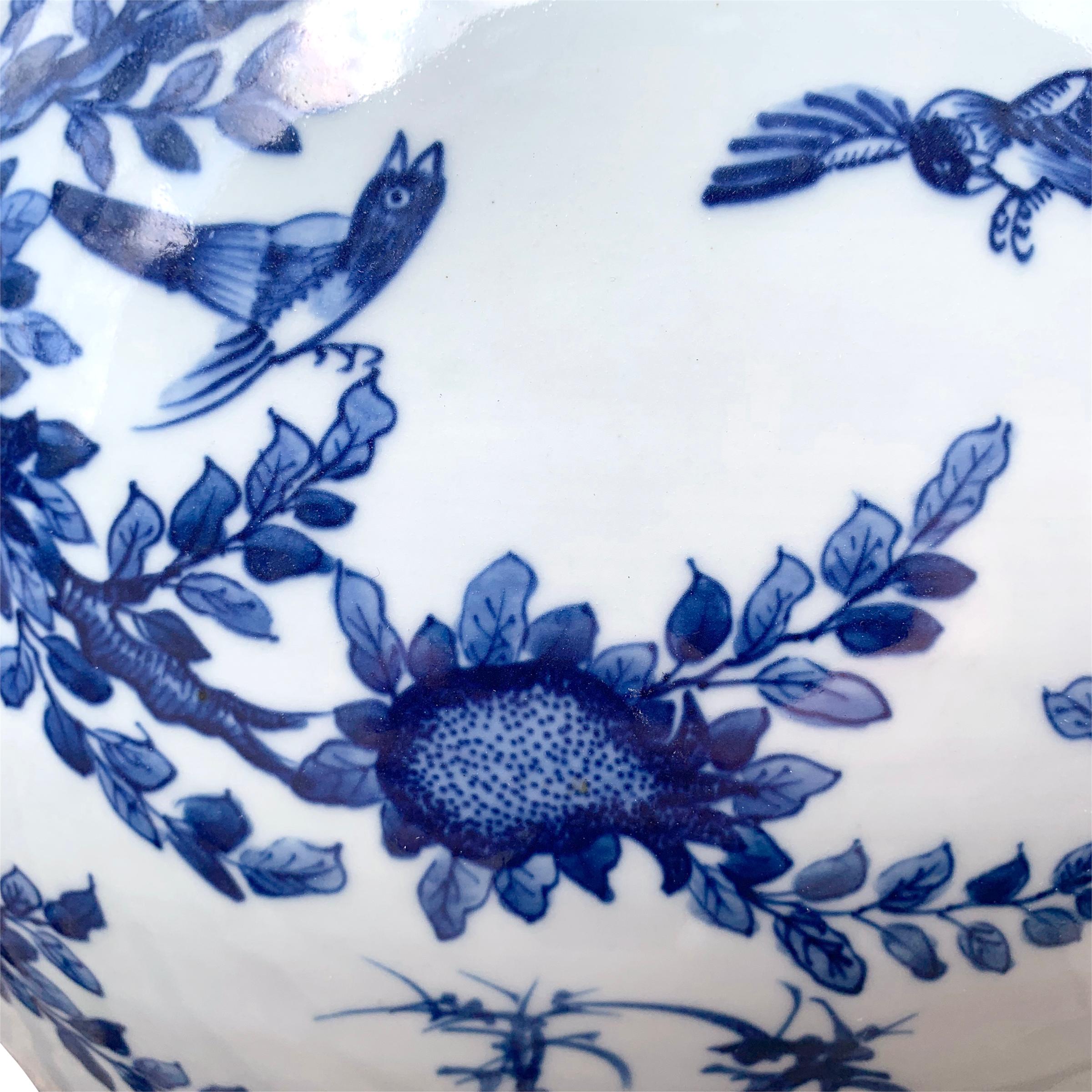 Chinese Blue and White Porcelain Vase In Good Condition In Chicago, IL