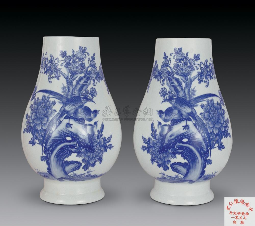 Chinesische chinesische blau-weiße Porzellanvase von Modern Official Kiln im Angebot 12