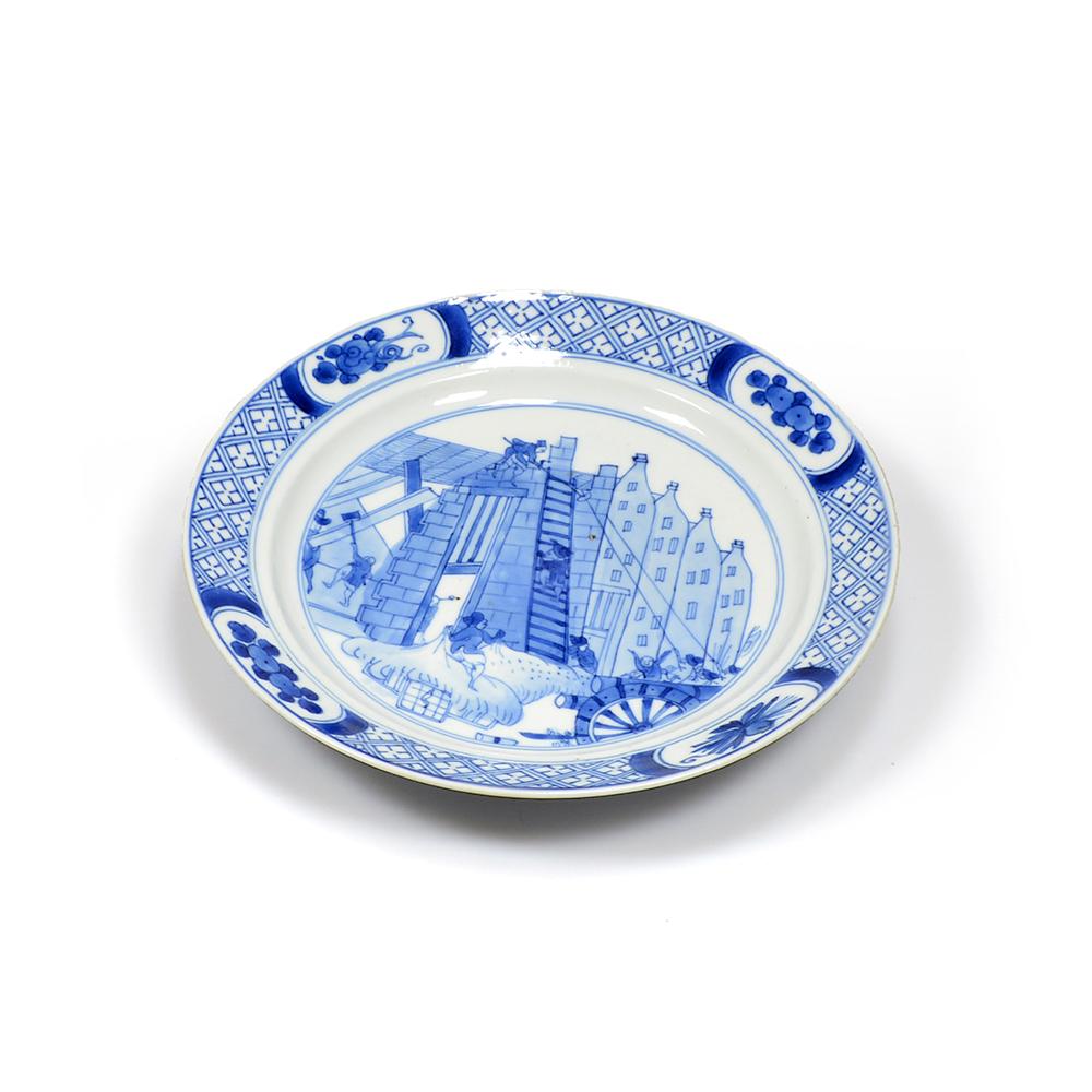 Néerlandais Assiette Riots Rotterdam bleue et blanche, période Kangxi avec médaille d'argent en vente