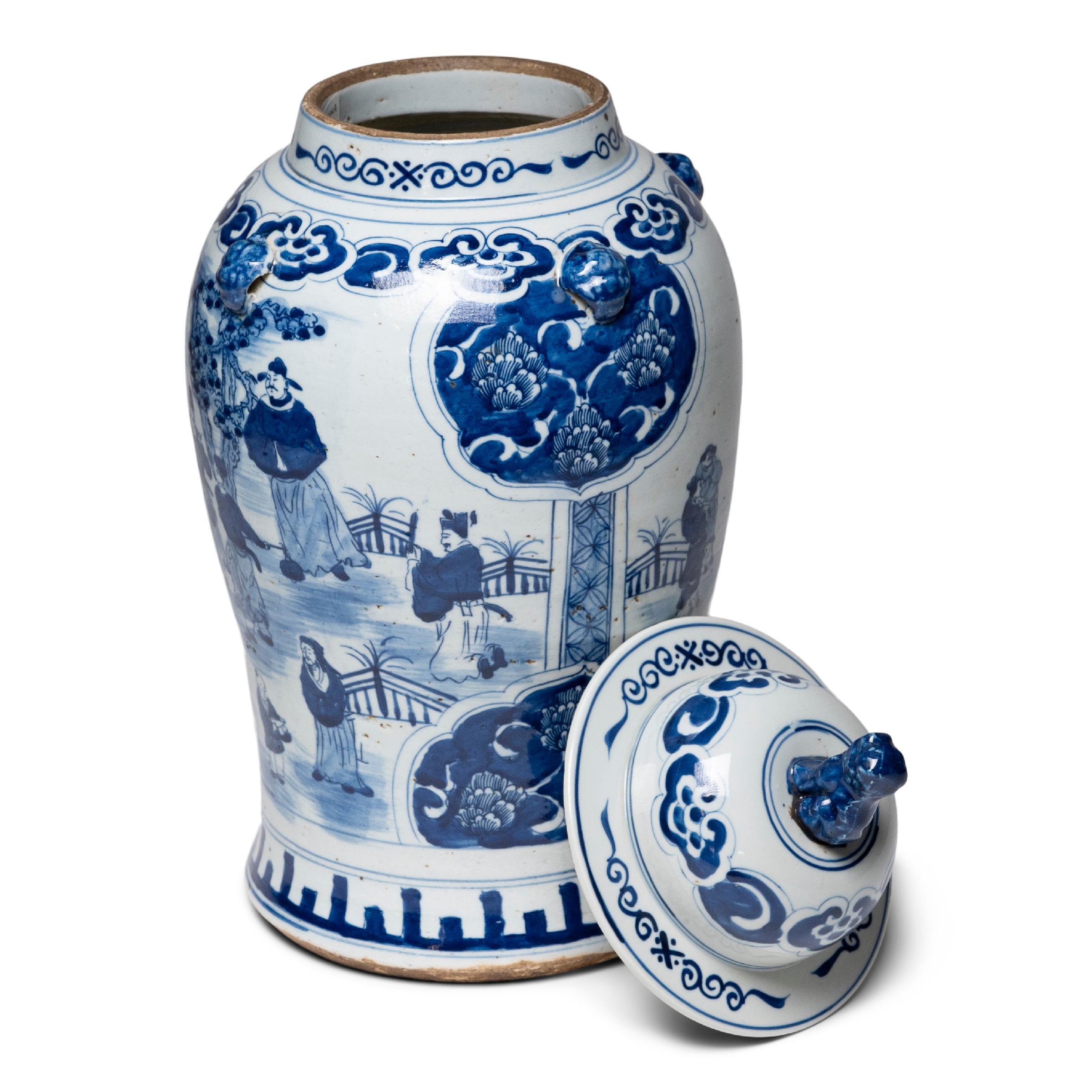 Vaso cinese a balaustro Ruyi blu e bianco In condizioni buone in vendita a Chicago, IL