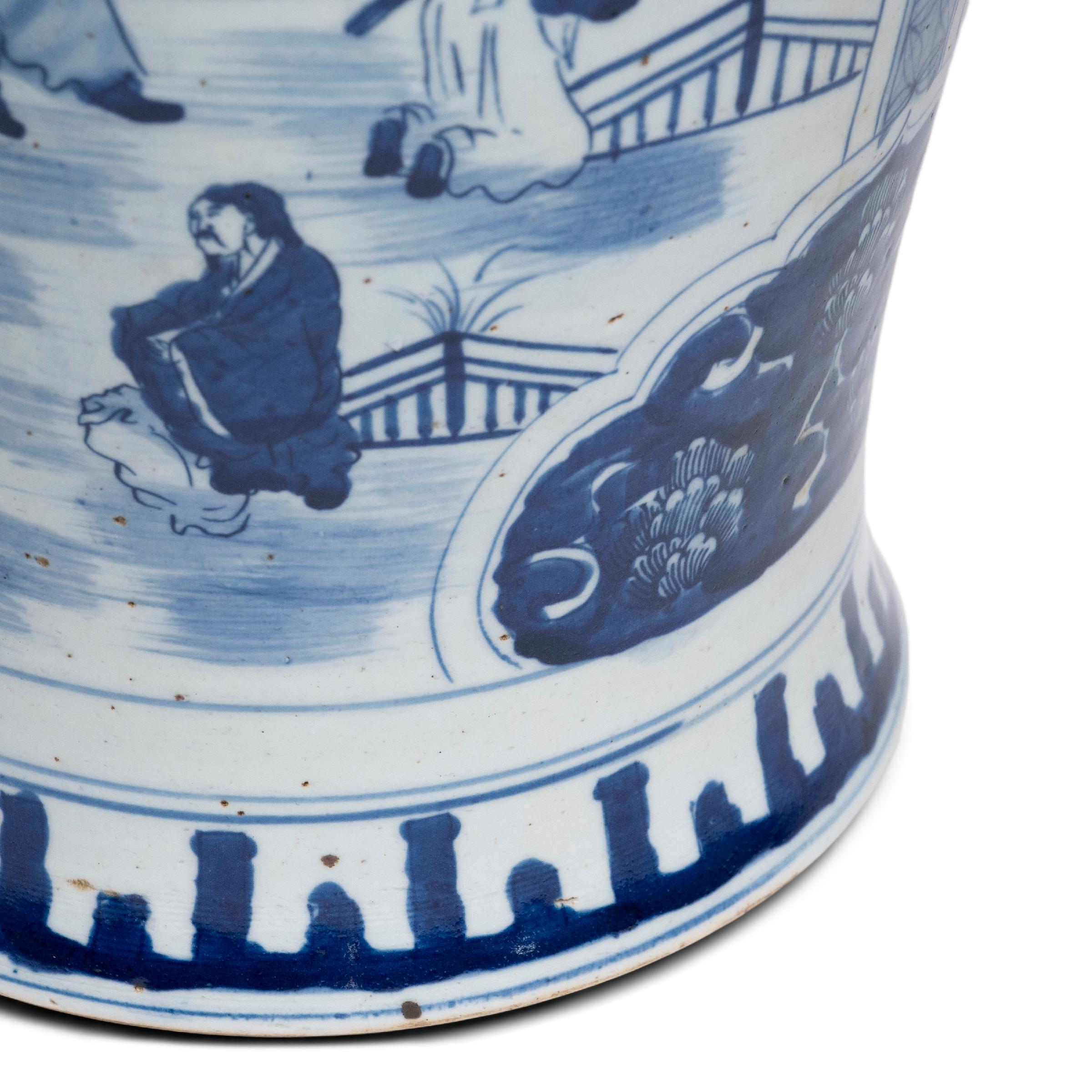 Vaso cinese a balaustro Ruyi blu e bianco In condizioni buone in vendita a Chicago, IL