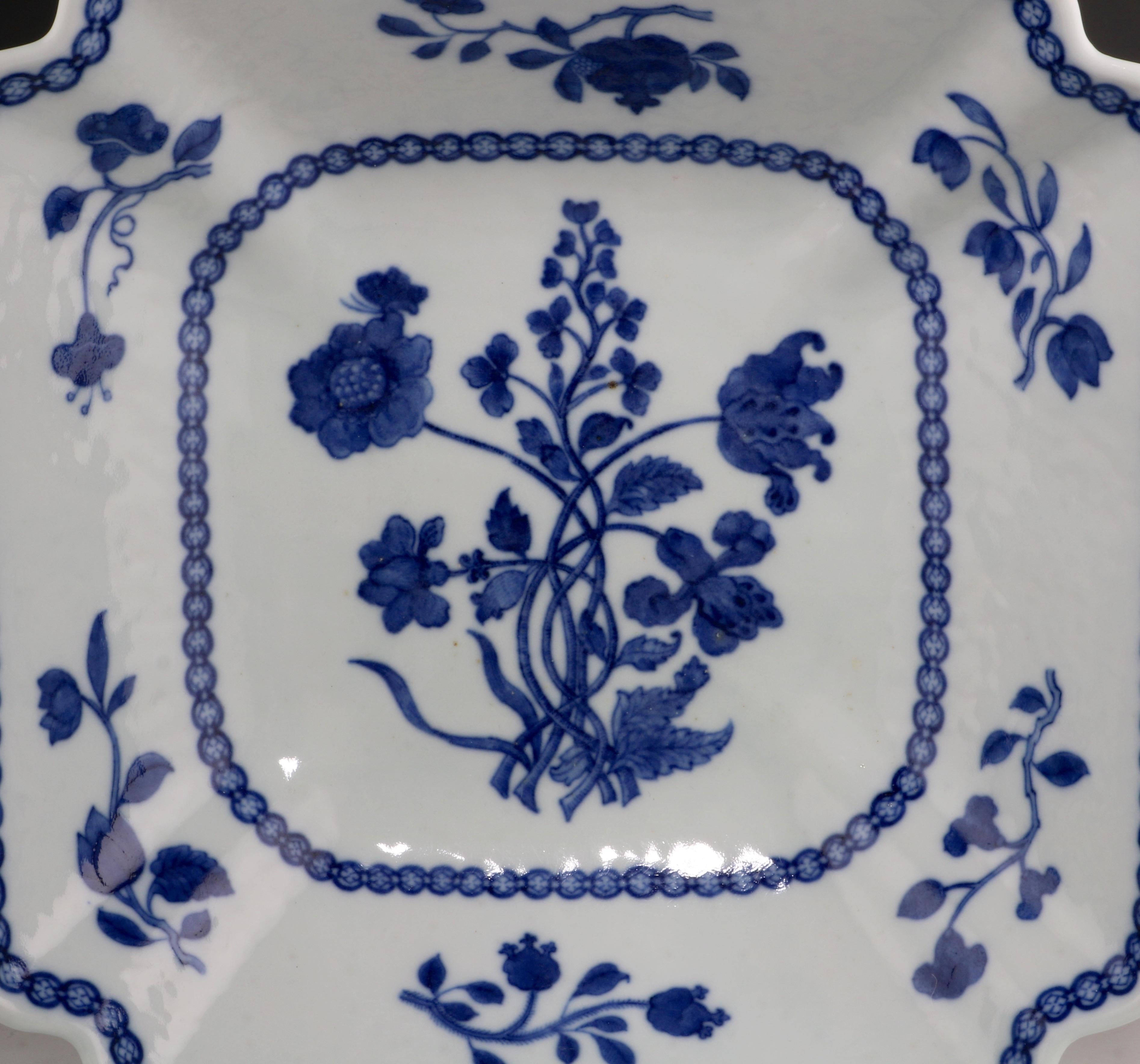 Chinese blue and white salad bowl. Well decorated in the centre with a loose arrangement of botanical specimens, a design taken from European botanical prints.
Qianlong, circa 1750
Diameter 24.6cm
Diagonal Dia. 28.7 cm