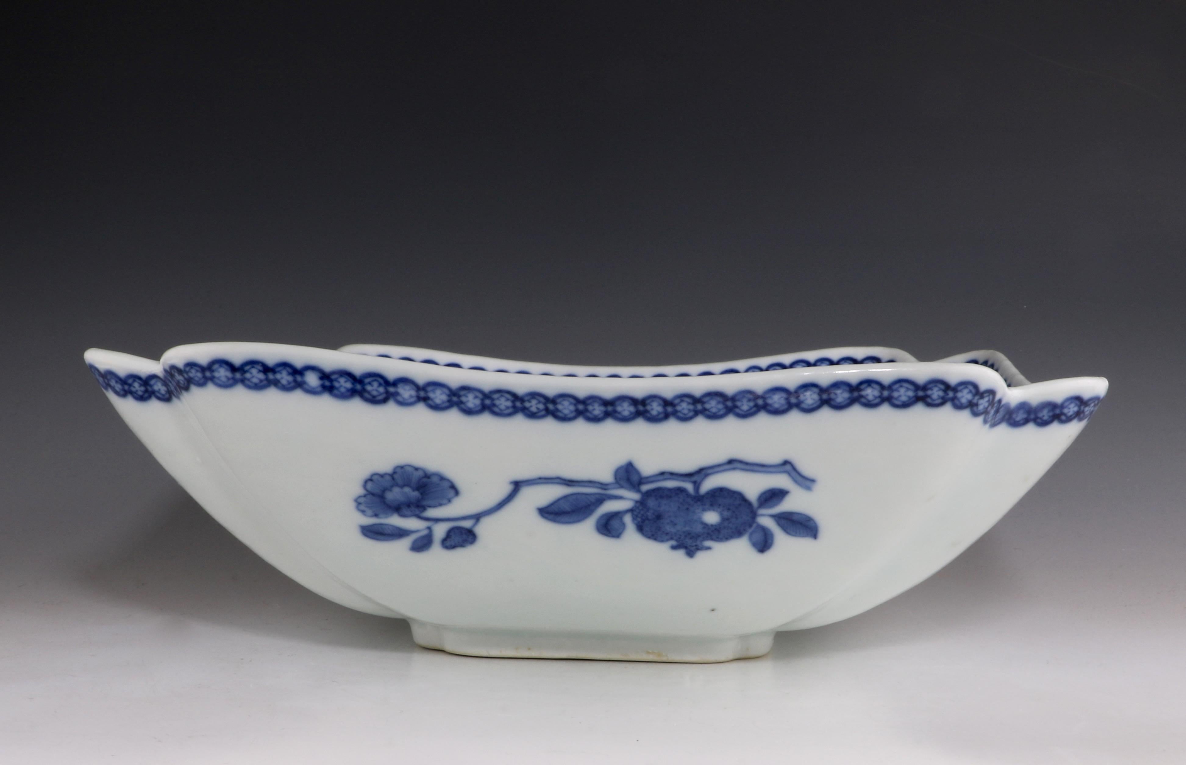 Painted Chinese Export Porcelain Blue and White Salad Bowl Qianlong, circa 1750 For Sale