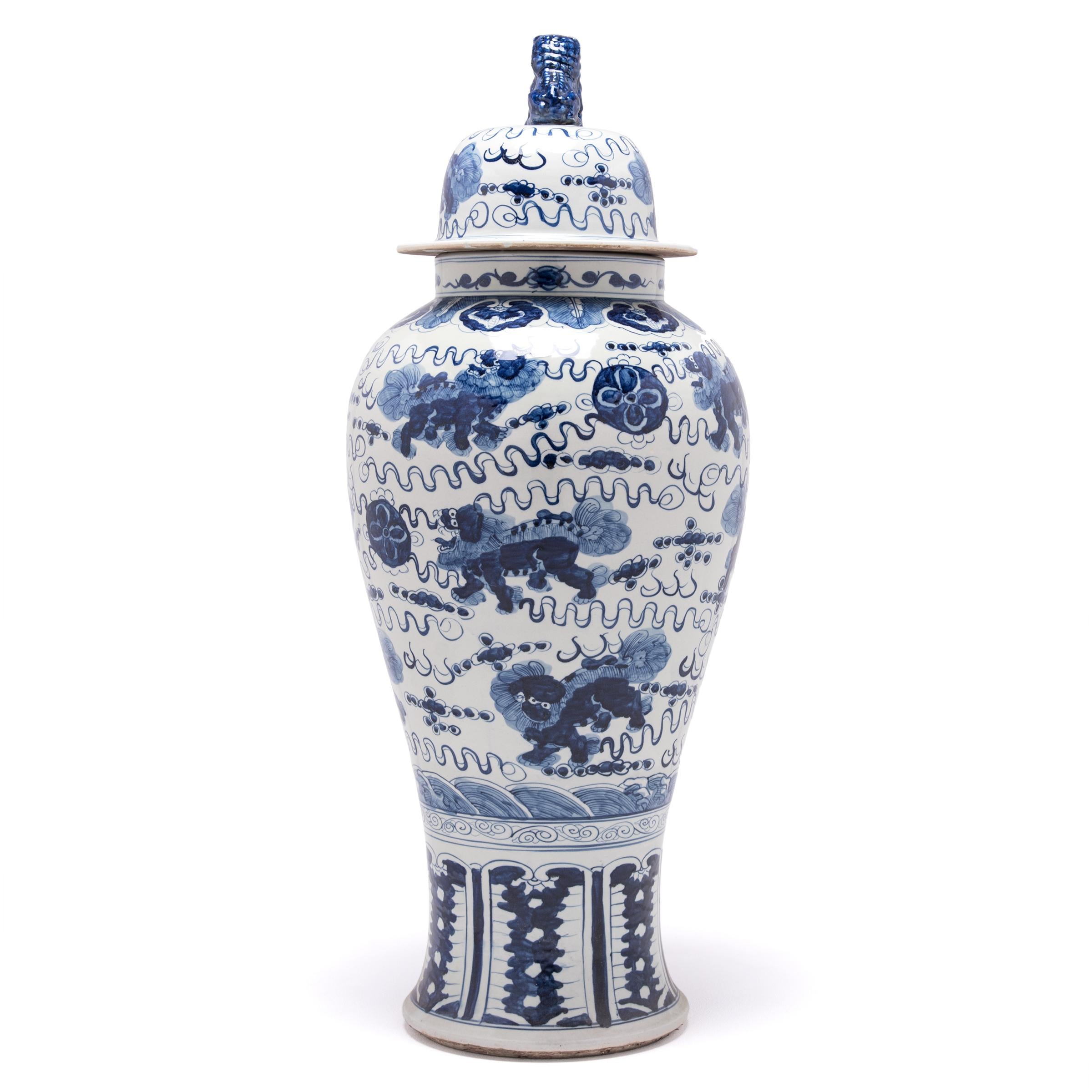 Chinese Blue and White Shizi Ginger Jar In Excellent Condition In Chicago, IL