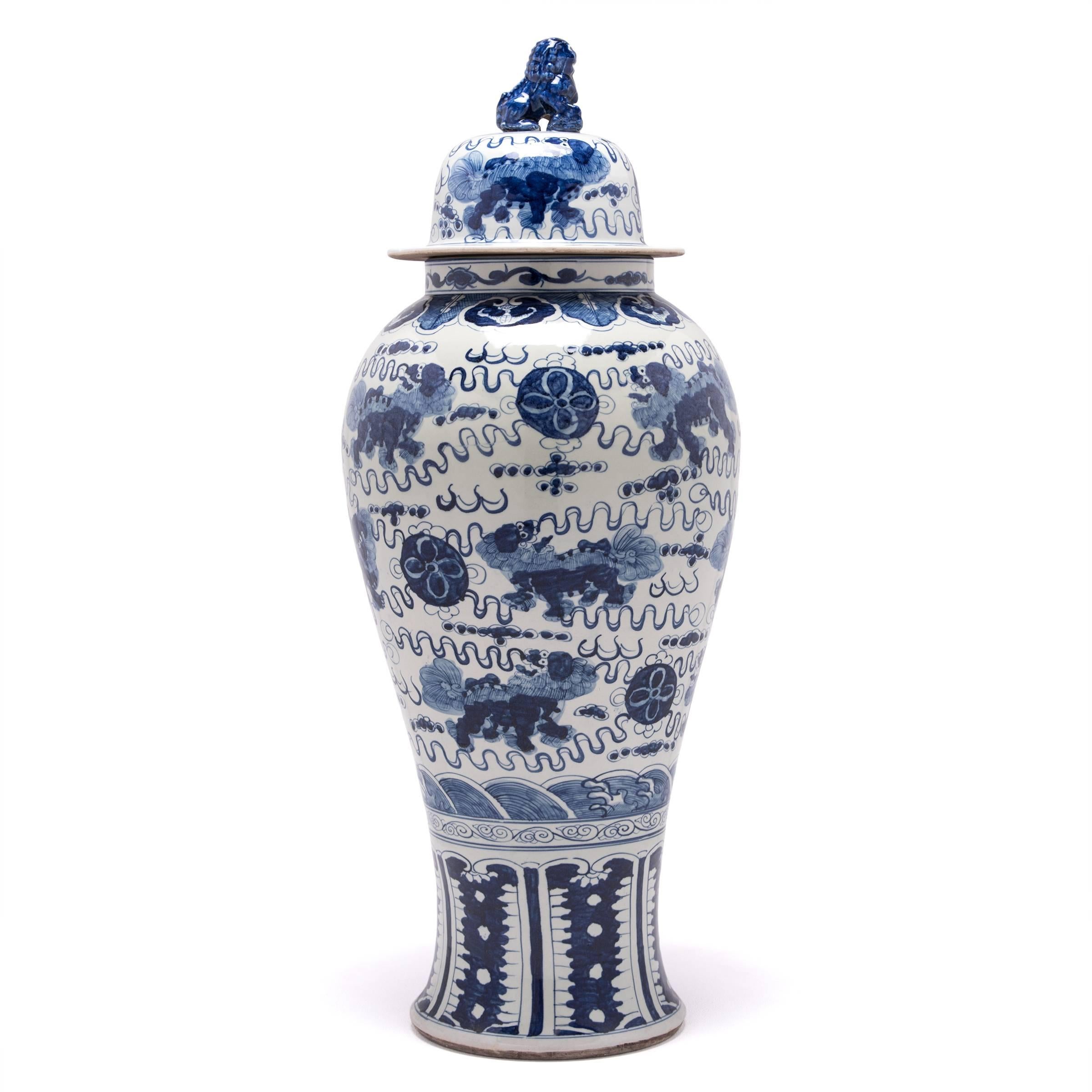 Chinese Blue and White Shizi Ginger Jar In Excellent Condition In Chicago, IL