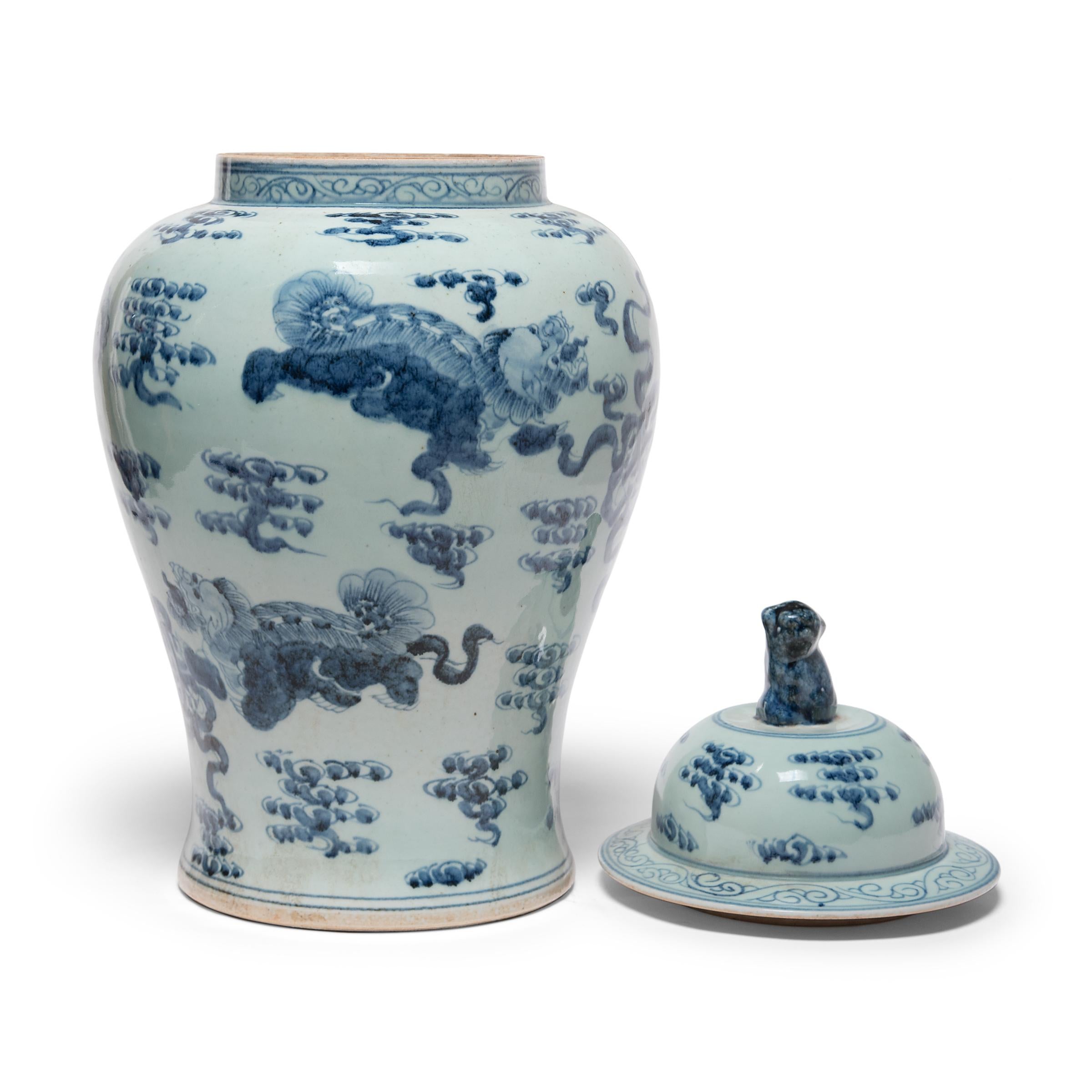 Chinese Blue and White Shizi Jar In Good Condition In Chicago, IL