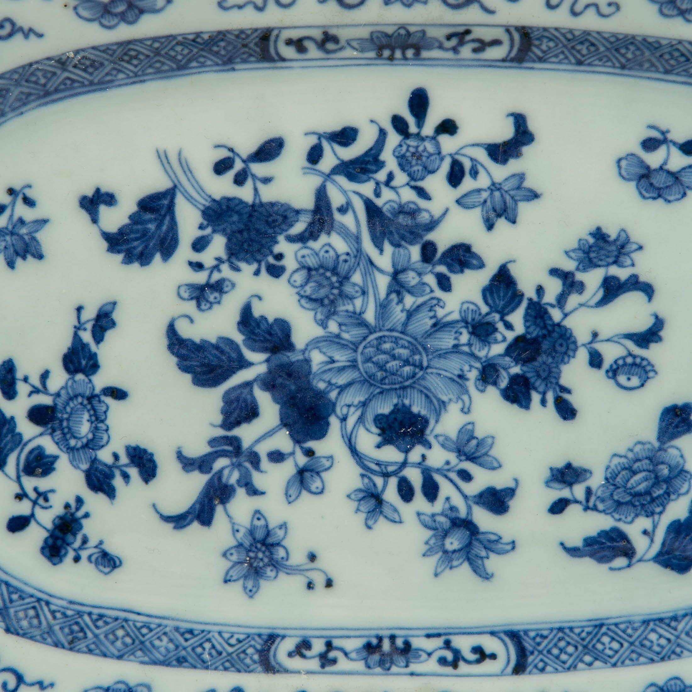 A Chinese blue and white platter hand-painted in beautiful underglaze cobalt blue during the Qianlong period, circa 1770. The center is filled with a bouquet of flowers and loose sprigs of flowers. Some of the flowers are painted in medium blue and