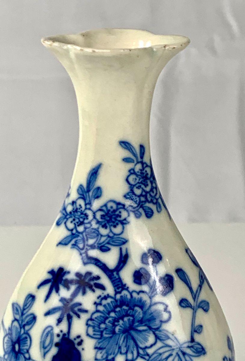 Hand-Painted Antique Chinese Porcelain Blue and White Small Vase 