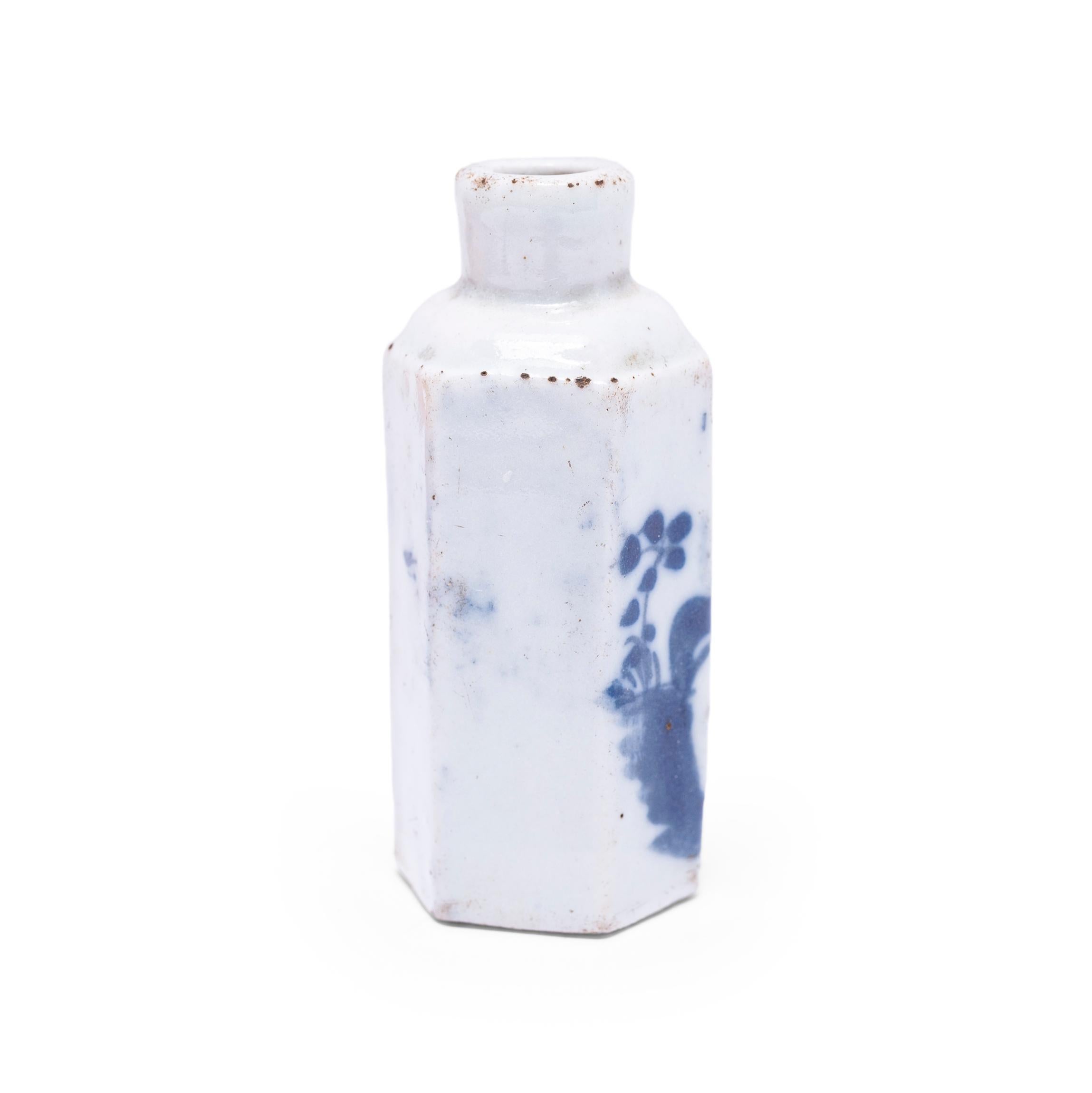 Chinesische blau-weiße Schnupftabakflasche, um 1900 (Qing-Dynastie) im Angebot