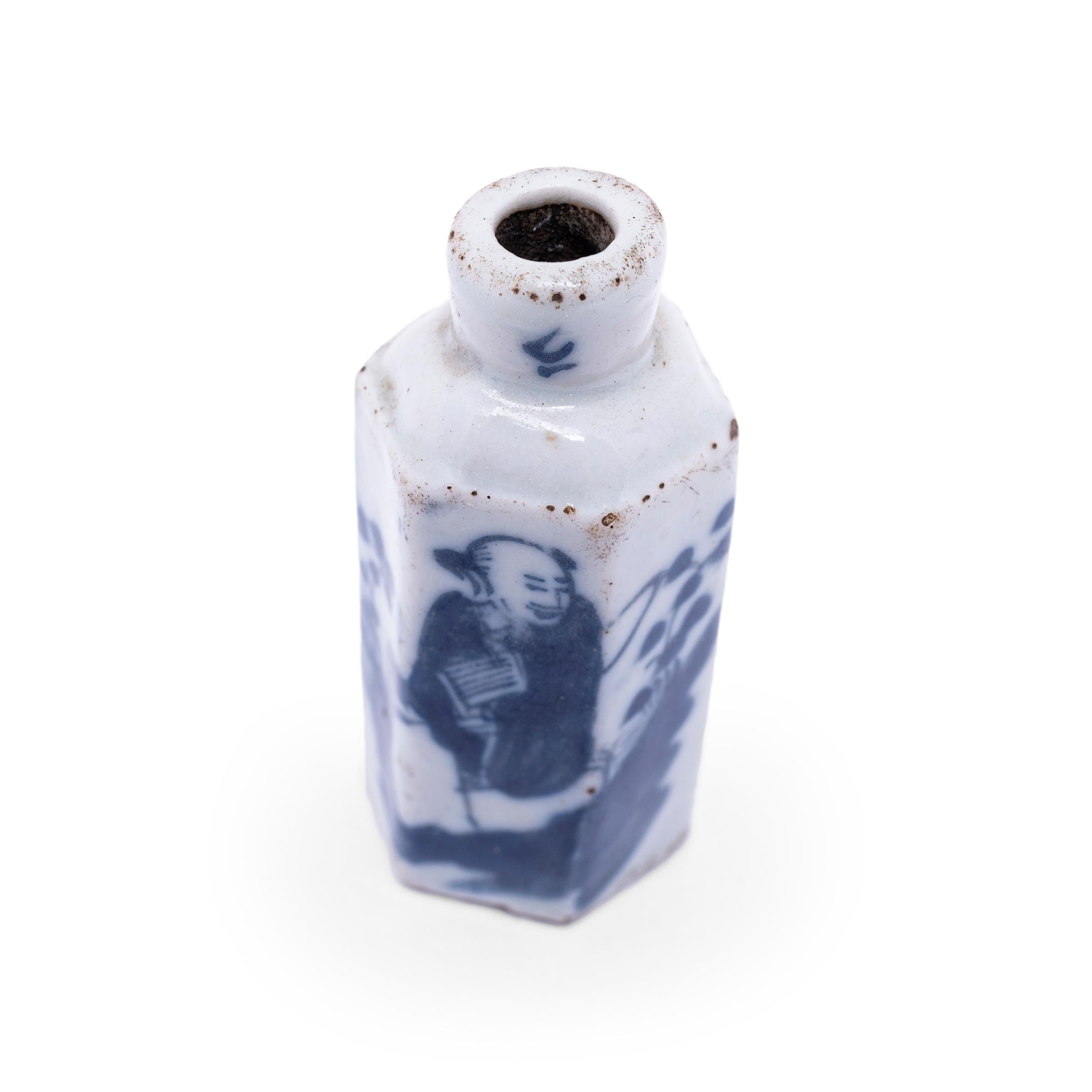 Chinesische blau-weiße Schnupftabakflasche, um 1900 im Zustand „Gut“ im Angebot in Chicago, IL