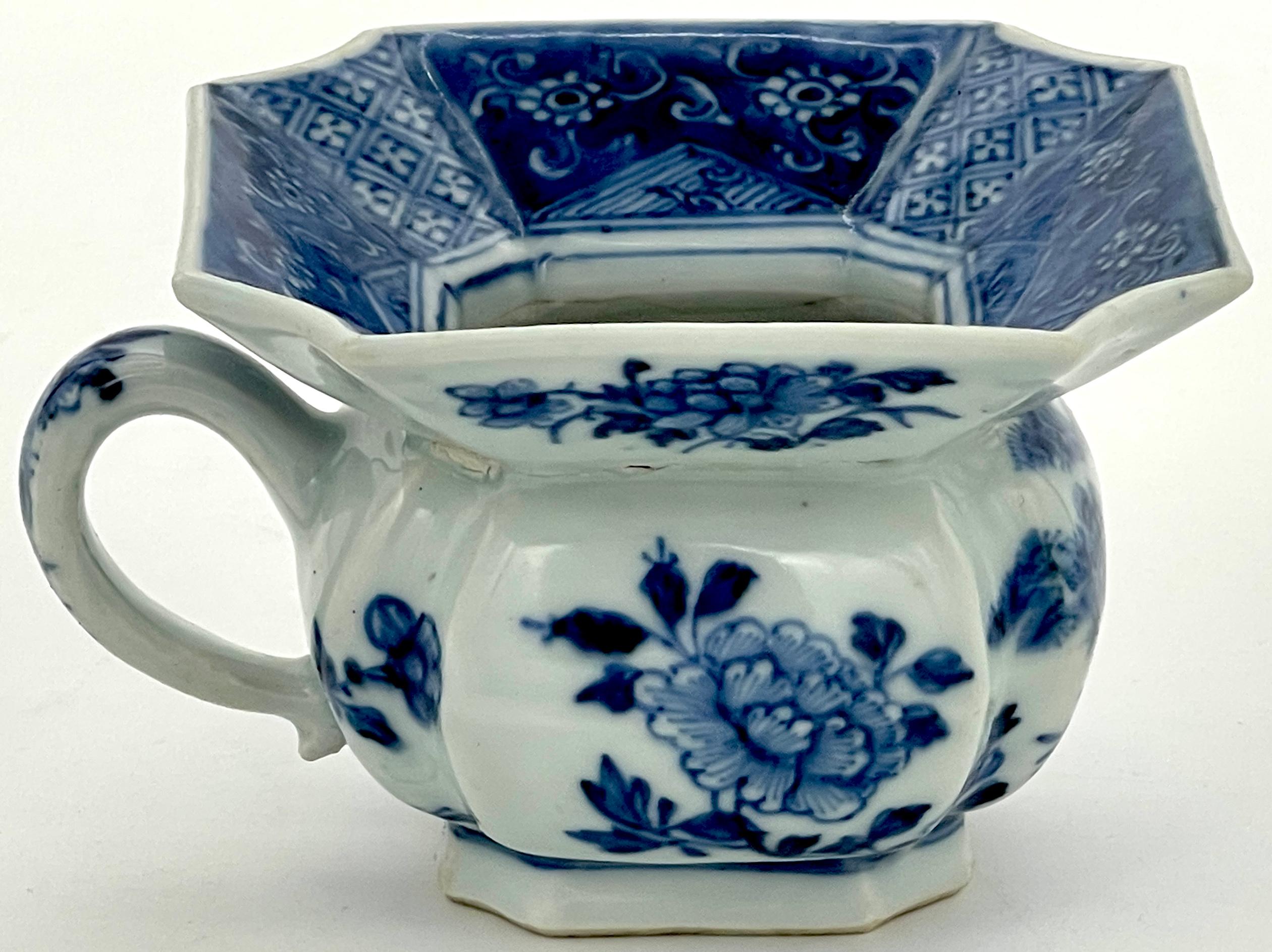 18th Century and Earlier Chinese Blue and White Spittoon, Qing Dynasty, Kangxi Period For Sale