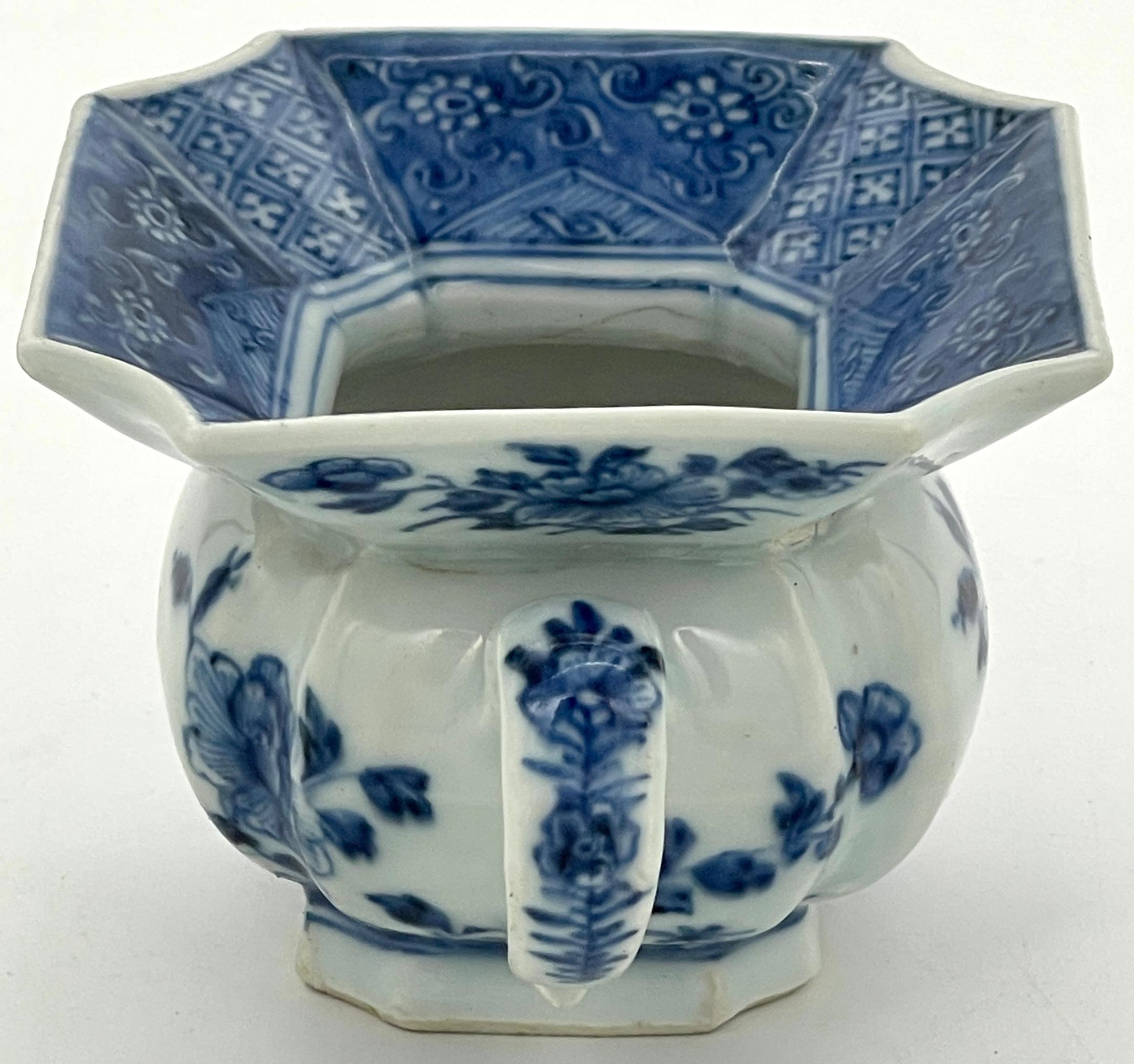 Porcelain Chinese Blue and White Spittoon, Qing Dynasty, Kangxi Period For Sale