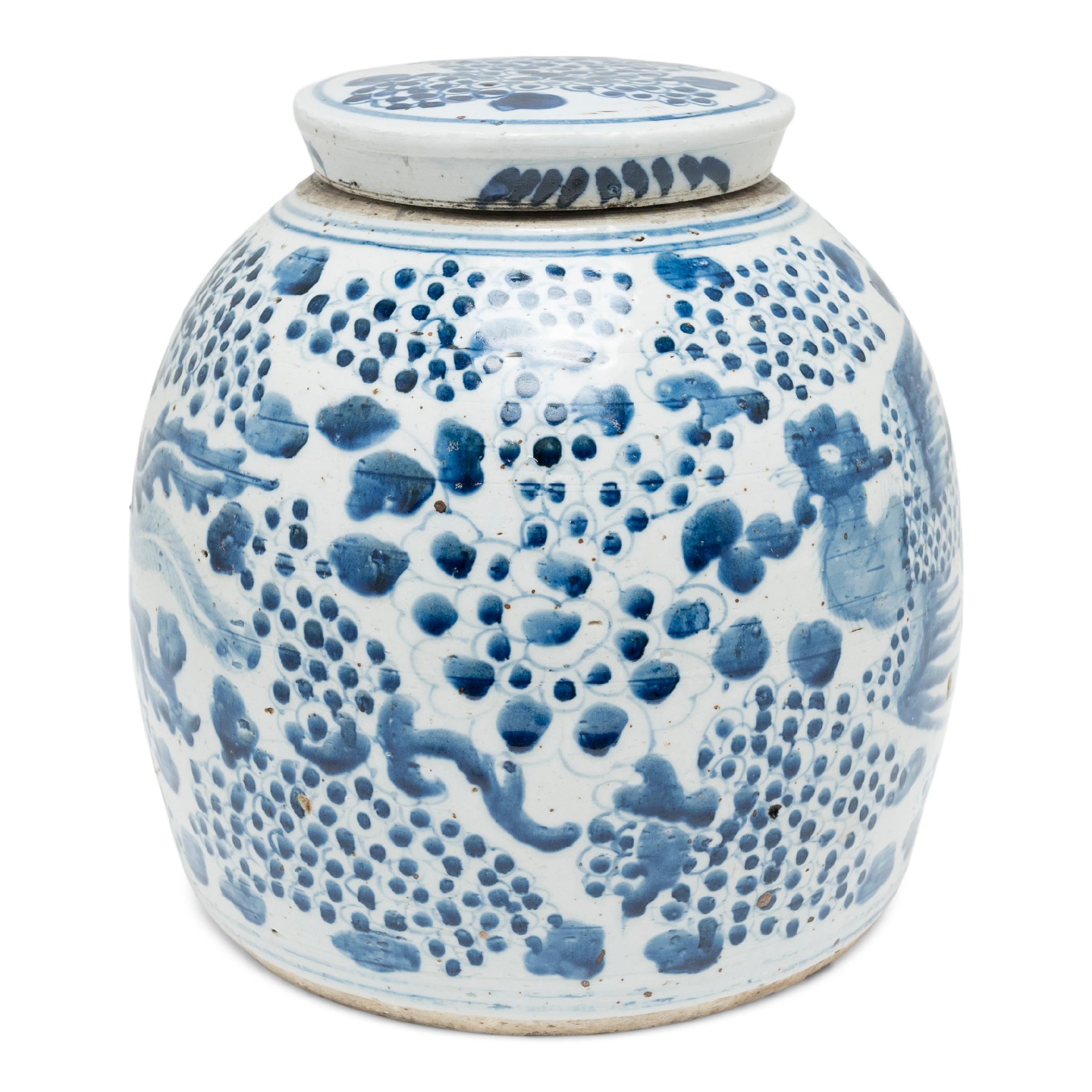 Chinese Blue and White Tea Jar, c. 1900 In Good Condition For Sale In Chicago, IL