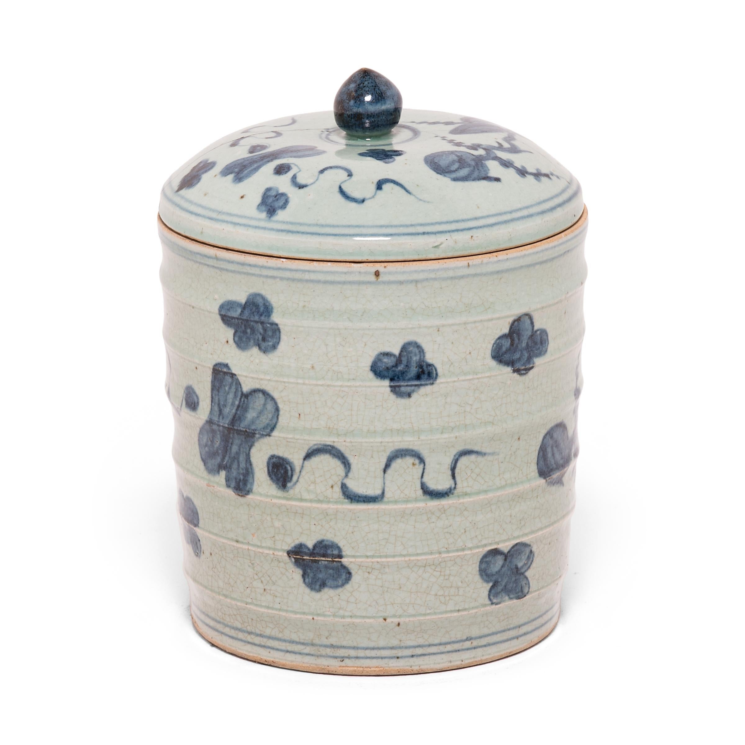 Chinese Blue and White Tea Leaf Canister In Excellent Condition In Chicago, IL