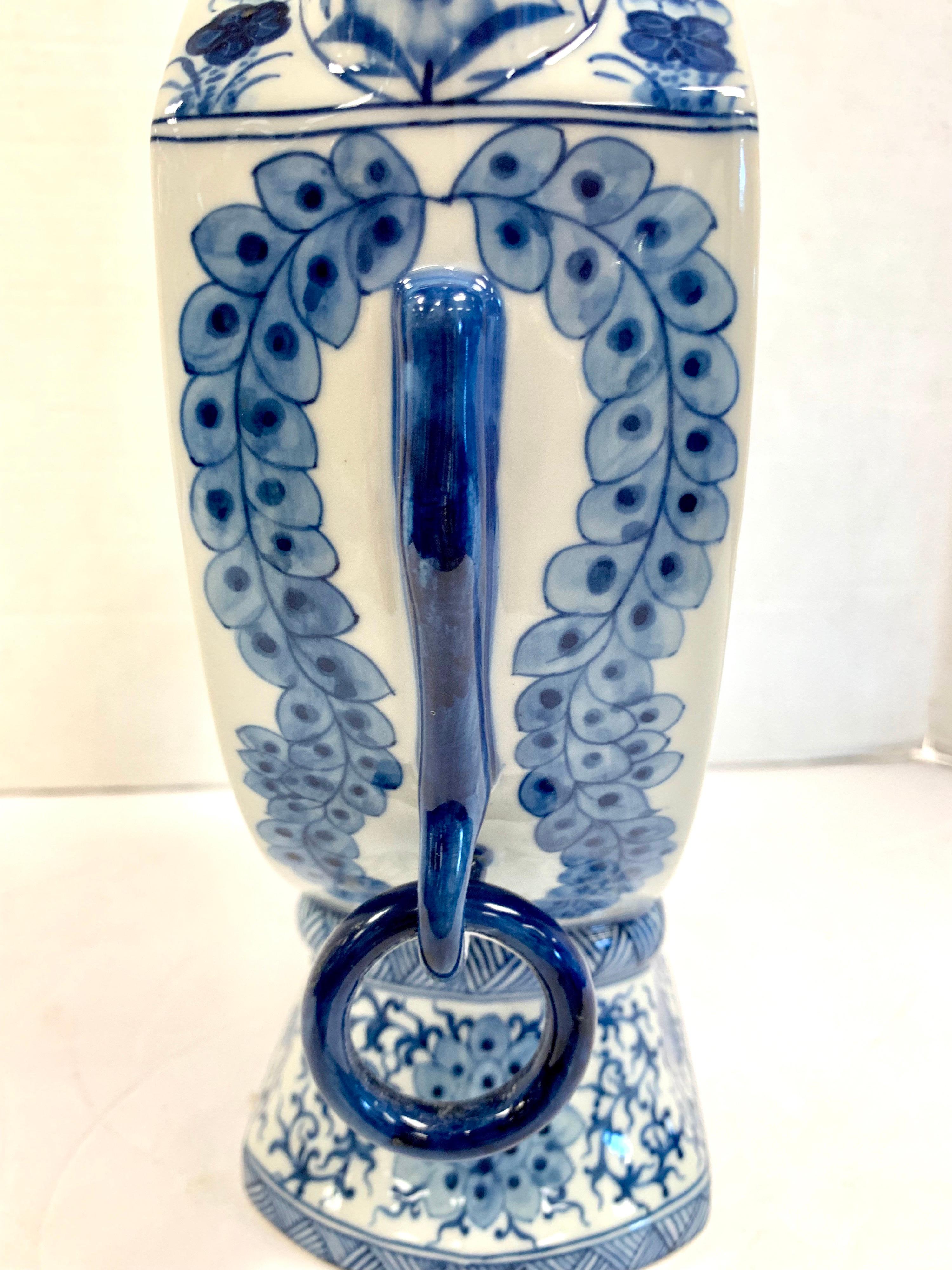Chinese Blue and White Tulipiere Vase In Good Condition In West Hartford, CT