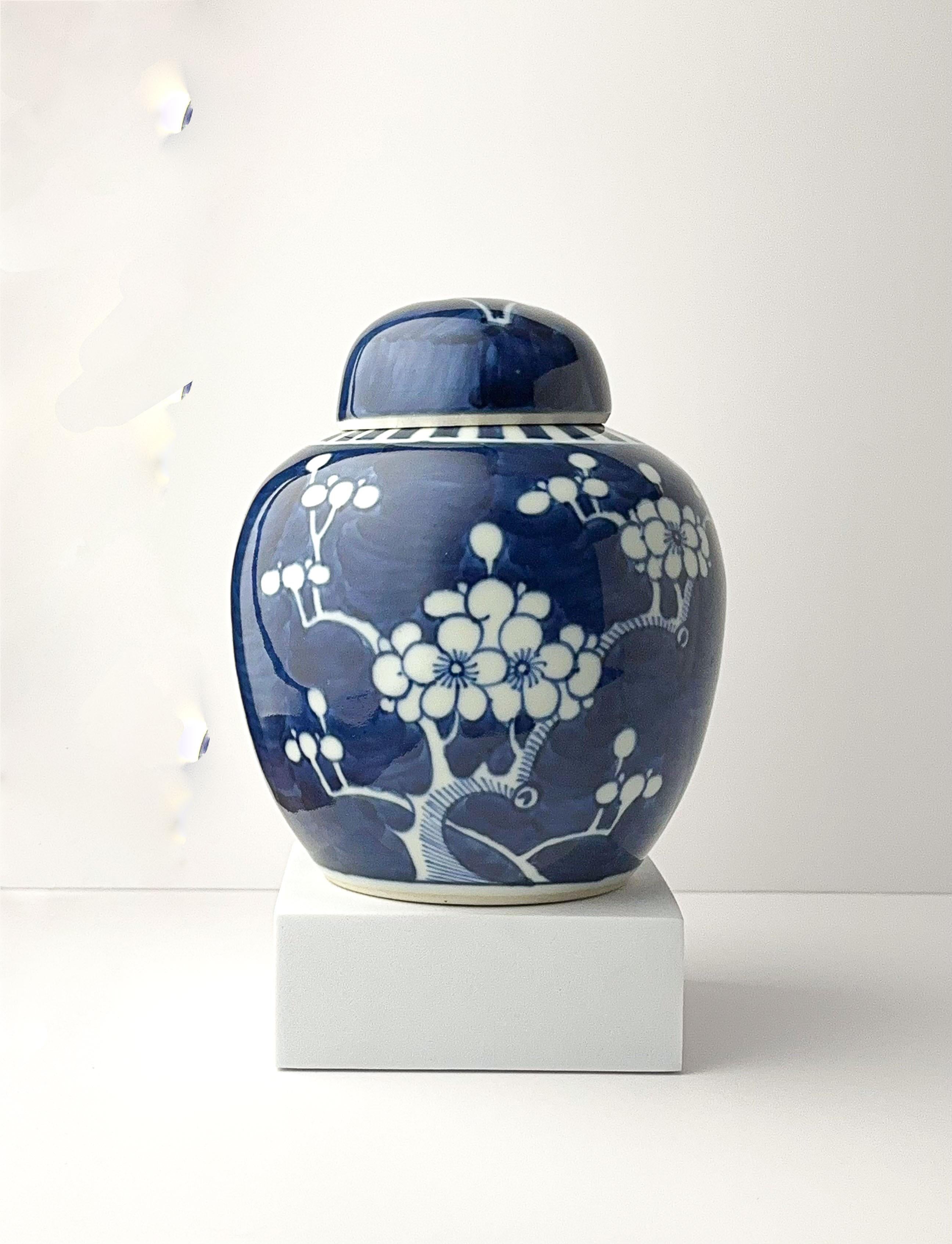 Chinese Blue and White Underglaze Kangxi Style 'Prunus' Ginger Jar In Good Condition In Glasgow, GB