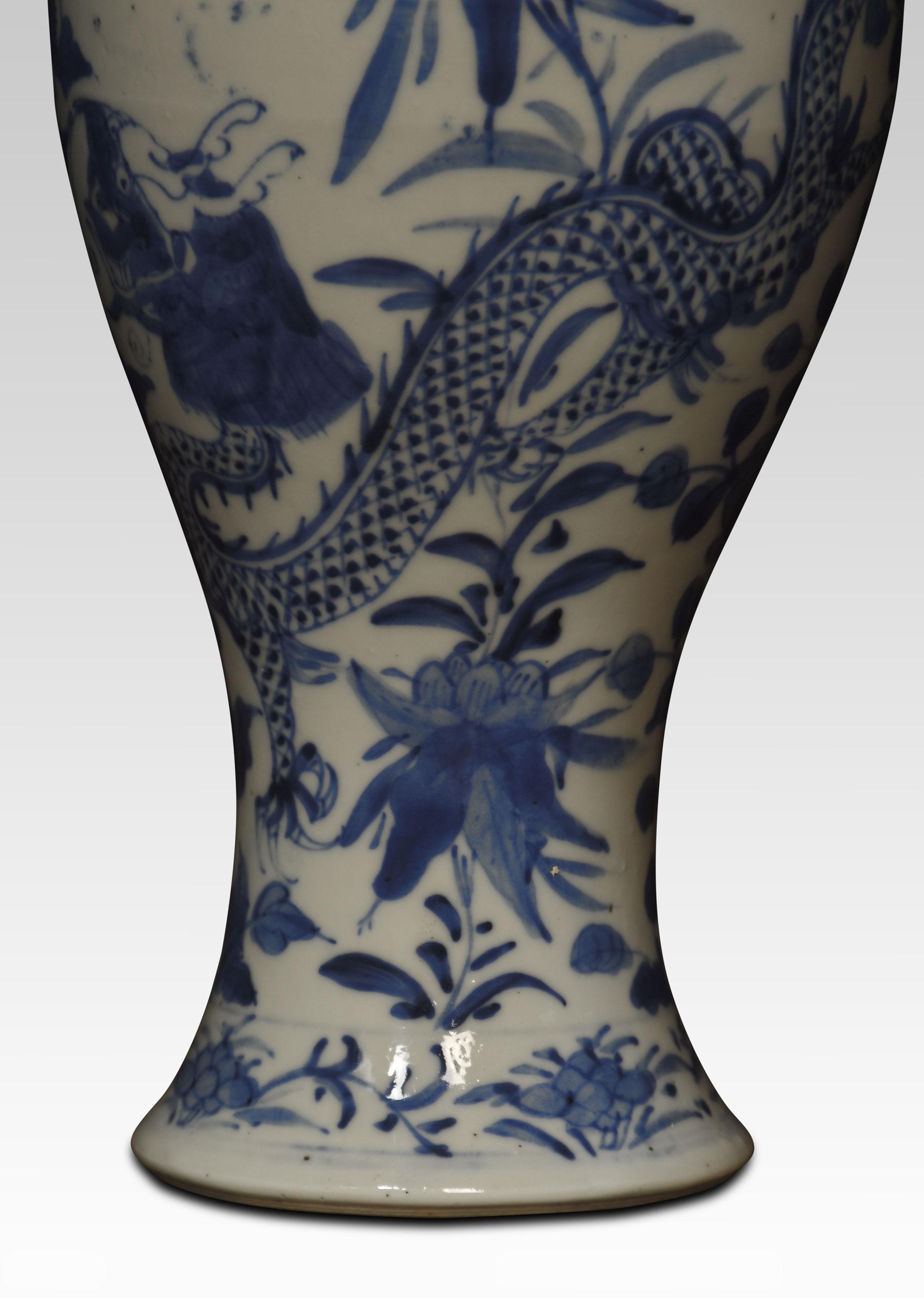 Chinese blue and white vase decorated with oriental dragons and foliage
Dimensions
Height 10.5 Inches
Width 5 Inches
Depth 5 Inches.