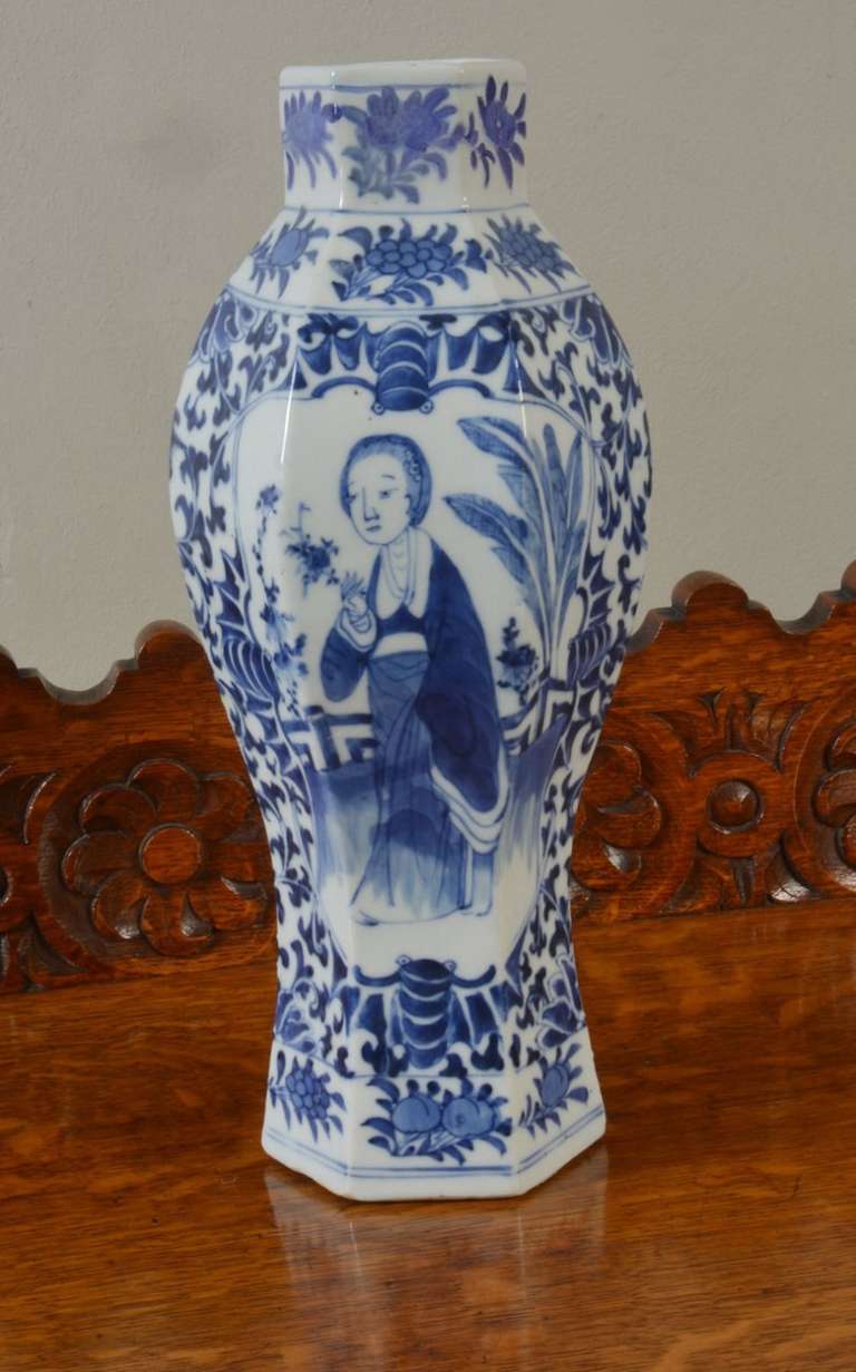 Chinois Vase chinois bleu et blanc en vente