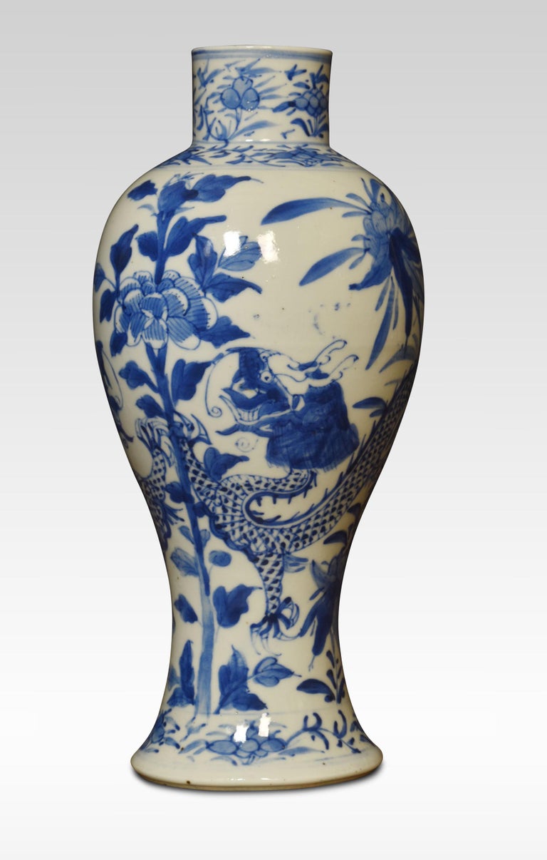 Chinese Blue and White Vase For Sale at 1stDibs