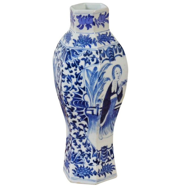 Chinese Blue and White Vase For Sale at 1stDibs