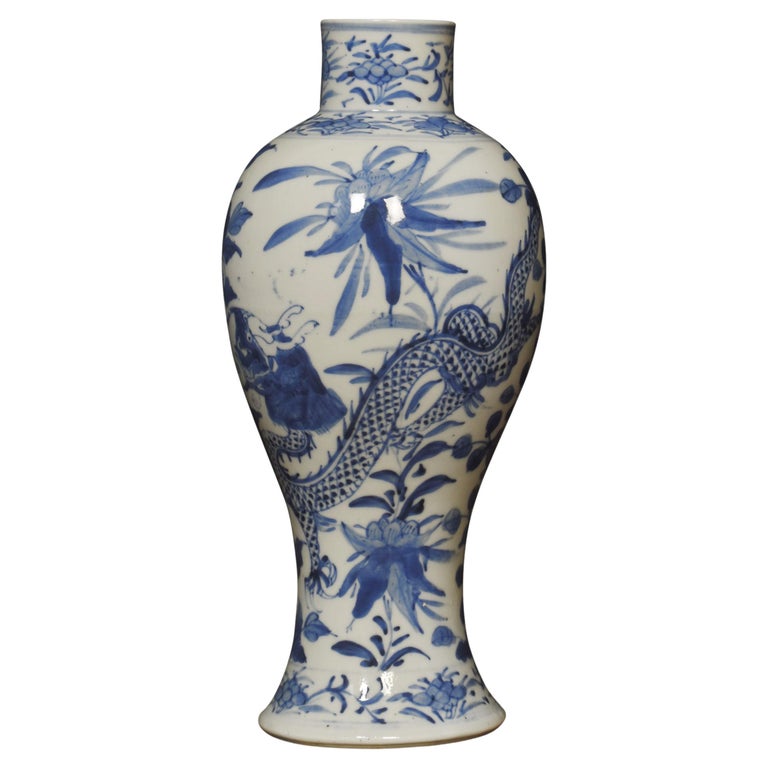 Chinese Blue and White Vase For Sale at 1stDibs