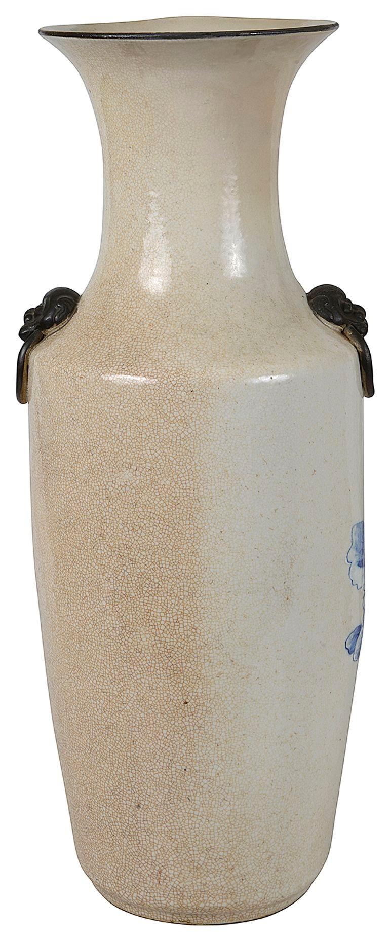 Porcellana Vaso/lampada cinese in bianco e blu, XIX secolo. in vendita