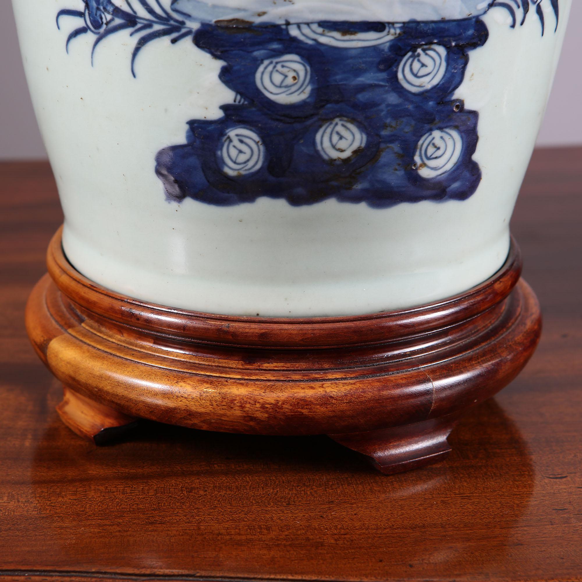 Vases chinois bleus et blancs montés comme lampes de table Excellent état - En vente à Reepham, GB